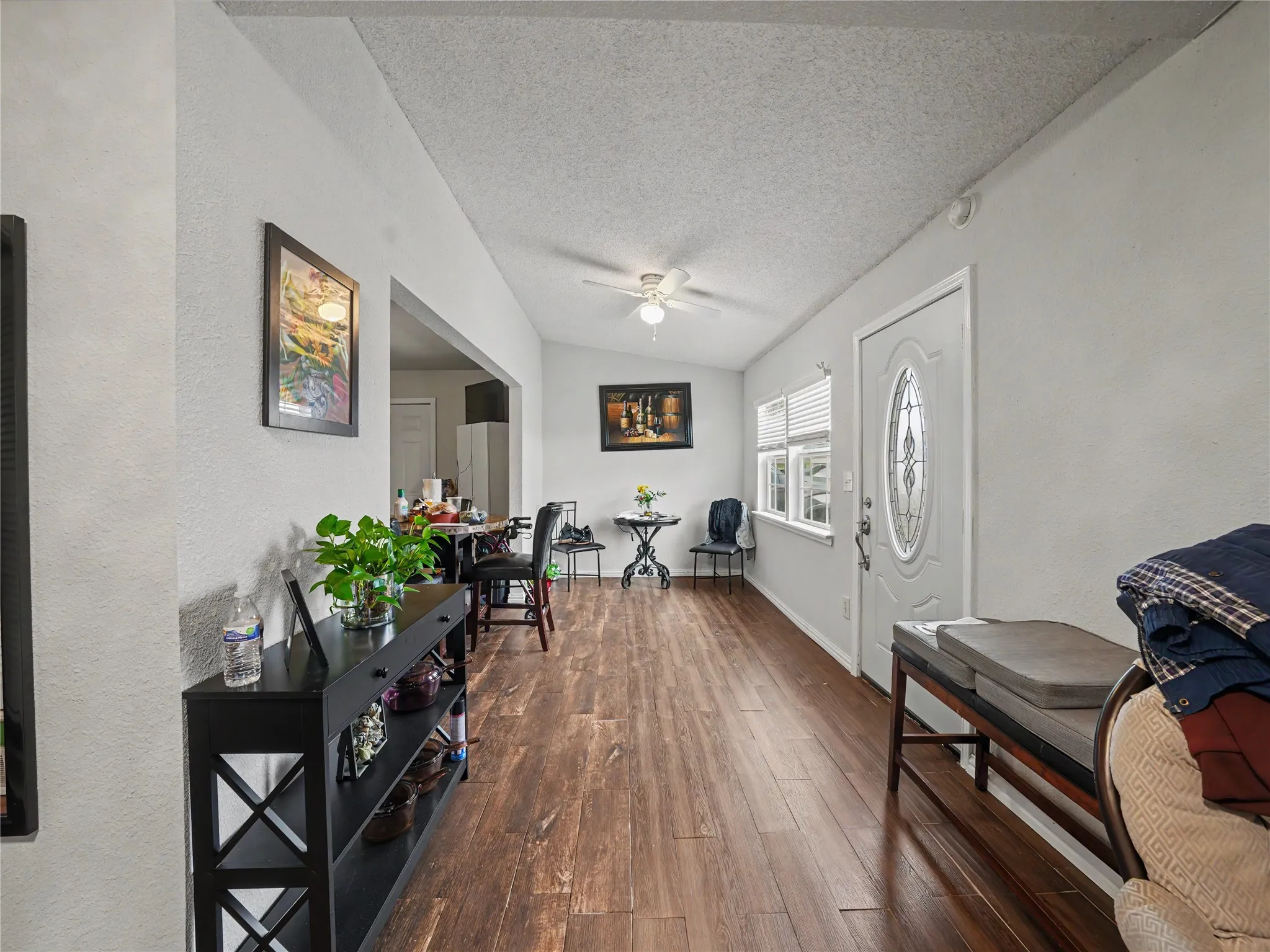 Single Family Residence For Sale in Tarrant County , 1217 California Parkway S, Fort Worth, Texas 76134, 3 Bedroom, 1 Bathroom, Garage spaces, 1,100 Sqft, built in 1957, mls#21256496, Real Estate Agent in Fort Worth, Homes For Sale in Tarrant county, Homes For Sale in Fort Worth, Realtor in Fort Worth Texas, Real Estate Brokerage Independent Realty Texas, Luminita Cordes Realtor
