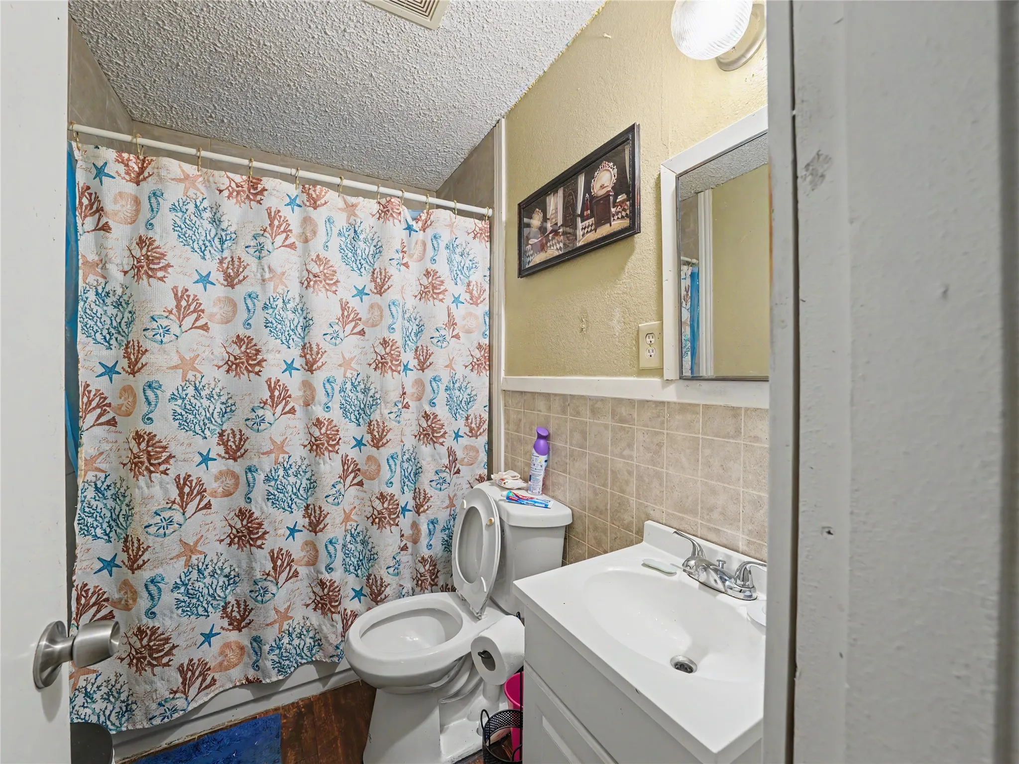 Single Family Residence For Sale in Tarrant County , 1217 California Parkway S, Fort Worth, Texas 76134, 3 Bedroom, 1 Bathroom, Garage spaces, 1,100 Sqft, built in 1957, mls#21256496, Real Estate Agent in Fort Worth, Homes For Sale in Tarrant county, Homes For Sale in Fort Worth, Realtor in Fort Worth Texas, Real Estate Brokerage Independent Realty Texas, Luminita Cordes Realtor