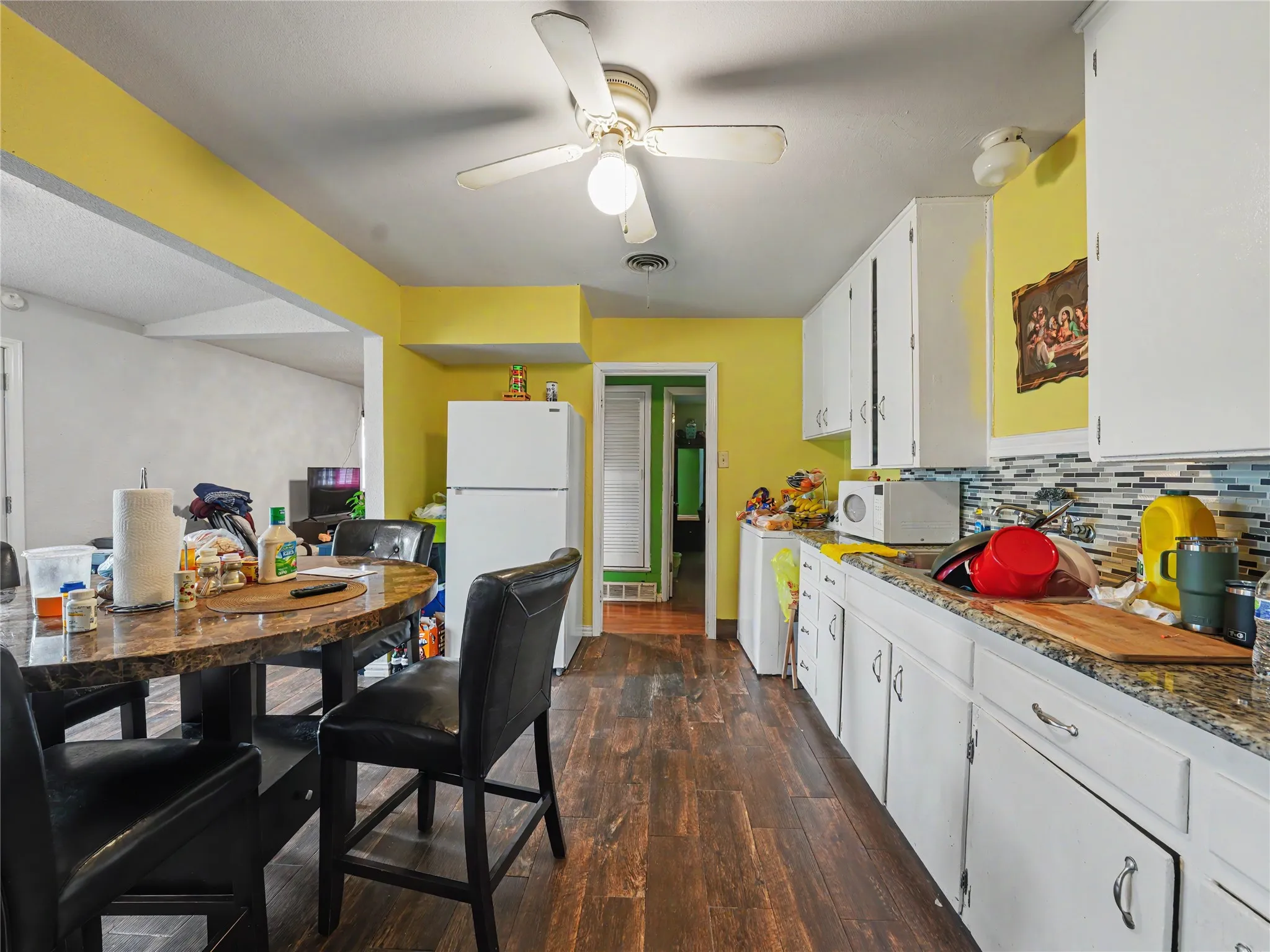 Single Family Residence For Sale in Tarrant County , 1217 California Parkway S, Fort Worth, Texas 76134, 3 Bedroom, 1 Bathroom, Garage spaces, 1,100 Sqft, built in 1957, mls#21256496, Real Estate Agent in Fort Worth, Homes For Sale in Tarrant county, Homes For Sale in Fort Worth, Realtor in Fort Worth Texas, Real Estate Brokerage Independent Realty Texas, Luminita Cordes Realtor