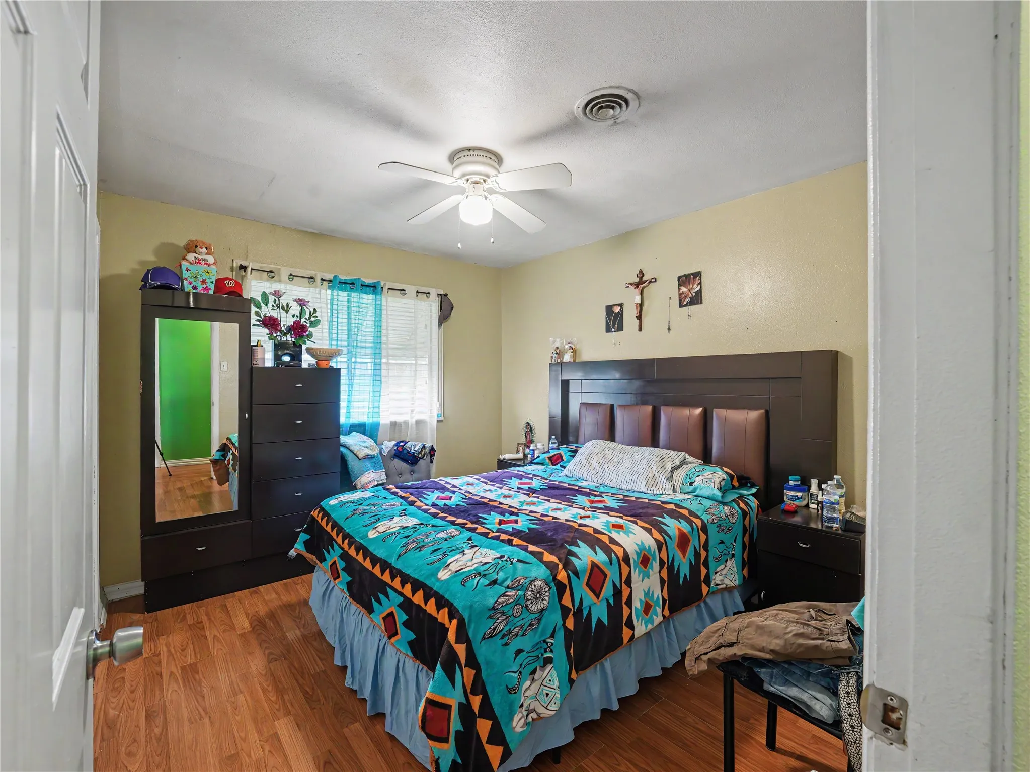 Single Family Residence For Sale in Tarrant County , 1217 California Parkway S, Fort Worth, Texas 76134, 3 Bedroom, 1 Bathroom, Garage spaces, 1,100 Sqft, built in 1957, mls#21256496, Real Estate Agent in Fort Worth, Homes For Sale in Tarrant county, Homes For Sale in Fort Worth, Realtor in Fort Worth Texas, Real Estate Brokerage Independent Realty Texas, Luminita Cordes Realtor