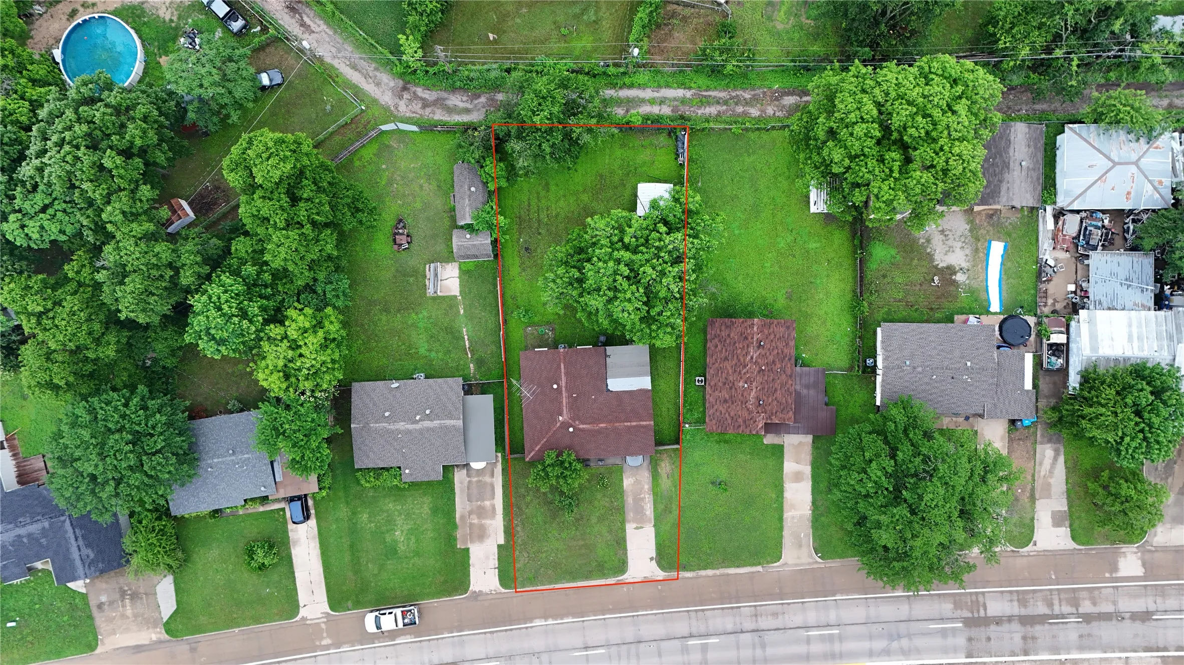 Single Family Residence For Sale in Tarrant County , 1217 California Parkway S, Fort Worth, Texas 76134, 3 Bedroom, 1 Bathroom, Garage spaces, 1,100 Sqft, built in 1957, mls#21256496, Real Estate Agent in Fort Worth, Homes For Sale in Tarrant county, Homes For Sale in Fort Worth, Realtor in Fort Worth Texas, Real Estate Brokerage Independent Realty Texas, Luminita Cordes Realtor