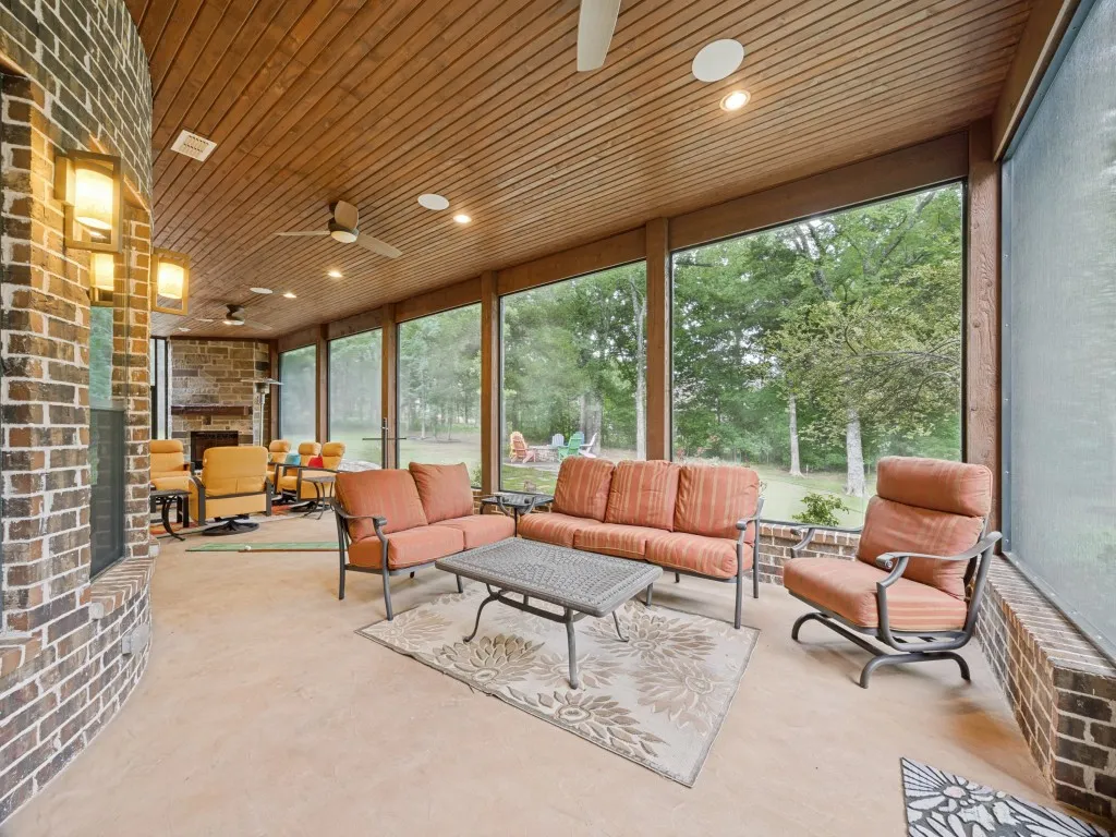 Single Family Residence For Sale in Grayson County , 111 Dove Canyon Drive, Gordonville, Texas 76245, 4 Bedroom, 5 Bathroom, 3 Garage spaces, 3,972 Sqft, built in 2013, Preowned, mls#21251120, Real Estate Agent in Gordonville, Homes For Sale in Grayson county, Homes For Sale in Gordonville, Realtor in Gordonville Texas, Real Estate Brokerage Independent Realty Texas, Luminita Cordes Realtor