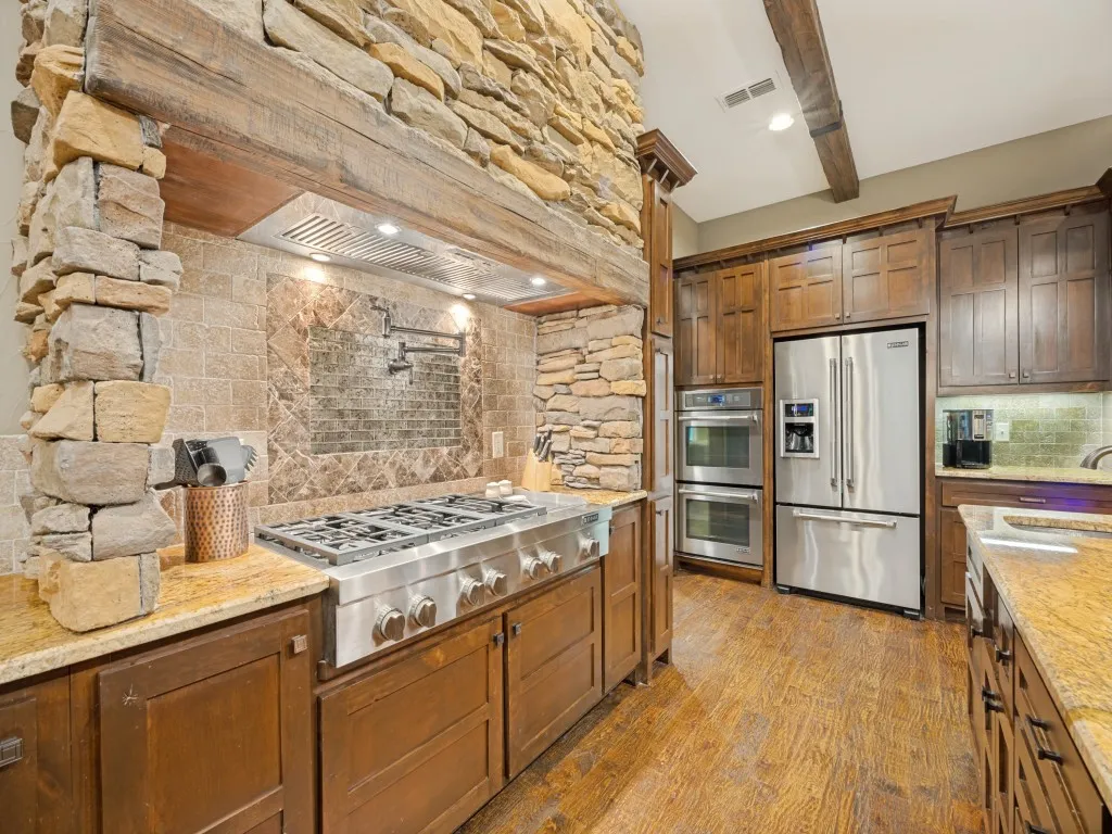 Single Family Residence For Sale in Grayson County , 111 Dove Canyon Drive, Gordonville, Texas 76245, 4 Bedroom, 5 Bathroom, 3 Garage spaces, 3,972 Sqft, built in 2013, Preowned, mls#21251120, Real Estate Agent in Gordonville, Homes For Sale in Grayson county, Homes For Sale in Gordonville, Realtor in Gordonville Texas, Real Estate Brokerage Independent Realty Texas, Luminita Cordes Realtor