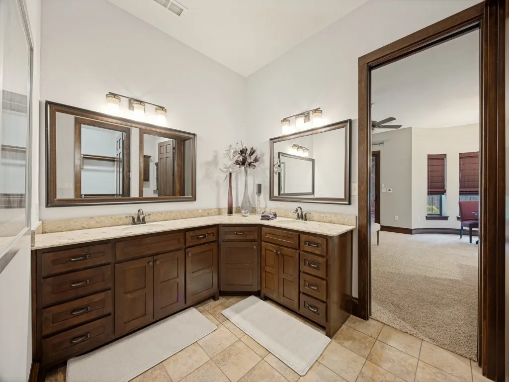 Single Family Residence For Sale in Grayson County , 111 Dove Canyon Drive, Gordonville, Texas 76245, 4 Bedroom, 5 Bathroom, 3 Garage spaces, 3,972 Sqft, built in 2013, Preowned, mls#21251120, Real Estate Agent in Gordonville, Homes For Sale in Grayson county, Homes For Sale in Gordonville, Realtor in Gordonville Texas, Real Estate Brokerage Independent Realty Texas, Luminita Cordes Realtor