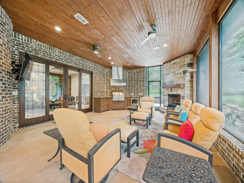 Single Family Residence For Sale in Grayson County , 111 Dove Canyon Drive, Gordonville, Texas 76245, 4 Bedroom, 5 Bathroom, 3 Garage spaces, 3,972 Sqft, built in 2013, Preowned, mls#21251120, Real Estate Agent in Gordonville, Homes For Sale in Grayson county, Homes For Sale in Gordonville, Realtor in Gordonville Texas, Real Estate Brokerage Independent Realty Texas, Luminita Cordes Realtor