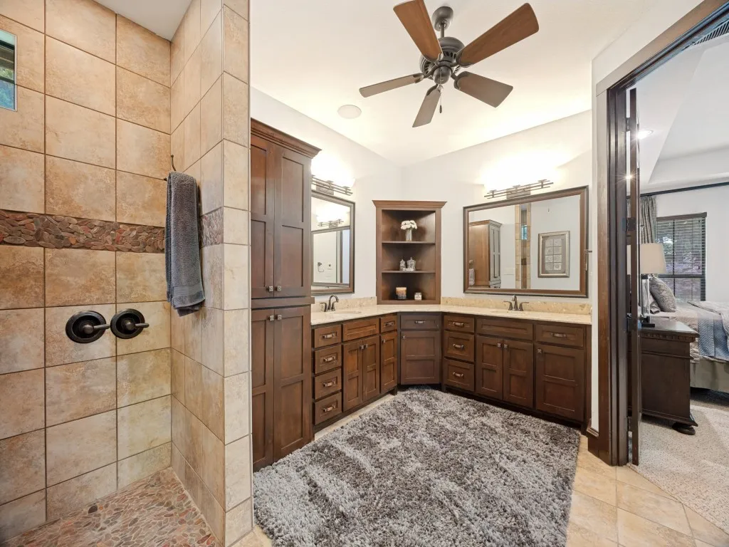 Single Family Residence For Sale in Grayson County , 111 Dove Canyon Drive, Gordonville, Texas 76245, 4 Bedroom, 5 Bathroom, 3 Garage spaces, 3,972 Sqft, built in 2013, Preowned, mls#21251120, Real Estate Agent in Gordonville, Homes For Sale in Grayson county, Homes For Sale in Gordonville, Realtor in Gordonville Texas, Real Estate Brokerage Independent Realty Texas, Luminita Cordes Realtor