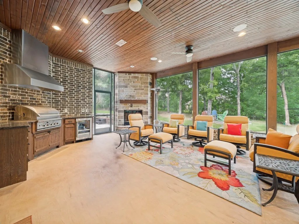 Single Family Residence For Sale in Grayson County , 111 Dove Canyon Drive, Gordonville, Texas 76245, 4 Bedroom, 5 Bathroom, 3 Garage spaces, 3,972 Sqft, built in 2013, Preowned, mls#21251120, Real Estate Agent in Gordonville, Homes For Sale in Grayson county, Homes For Sale in Gordonville, Realtor in Gordonville Texas, Real Estate Brokerage Independent Realty Texas, Luminita Cordes Realtor