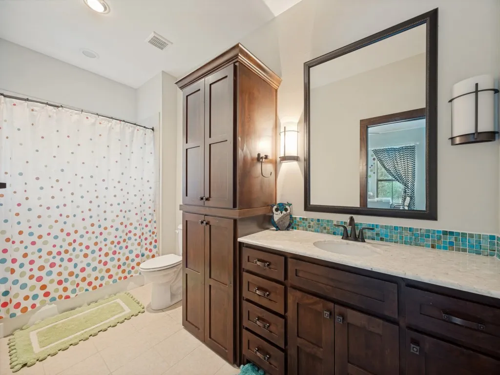 Single Family Residence For Sale in Grayson County , 111 Dove Canyon Drive, Gordonville, Texas 76245, 4 Bedroom, 5 Bathroom, 3 Garage spaces, 3,972 Sqft, built in 2013, Preowned, mls#21251120, Real Estate Agent in Gordonville, Homes For Sale in Grayson county, Homes For Sale in Gordonville, Realtor in Gordonville Texas, Real Estate Brokerage Independent Realty Texas, Luminita Cordes Realtor
