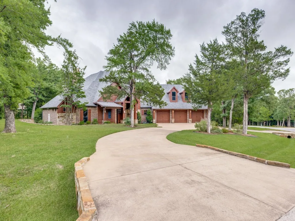 Single Family Residence For Sale in Grayson County , 111 Dove Canyon Drive, Gordonville, Texas 76245, 4 Bedroom, 5 Bathroom, 3 Garage spaces, 3,972 Sqft, built in 2013, Preowned, mls#21251120, Real Estate Agent in Gordonville, Homes For Sale in Grayson county, Homes For Sale in Gordonville, Realtor in Gordonville Texas, Real Estate Brokerage Independent Realty Texas, Luminita Cordes Realtor