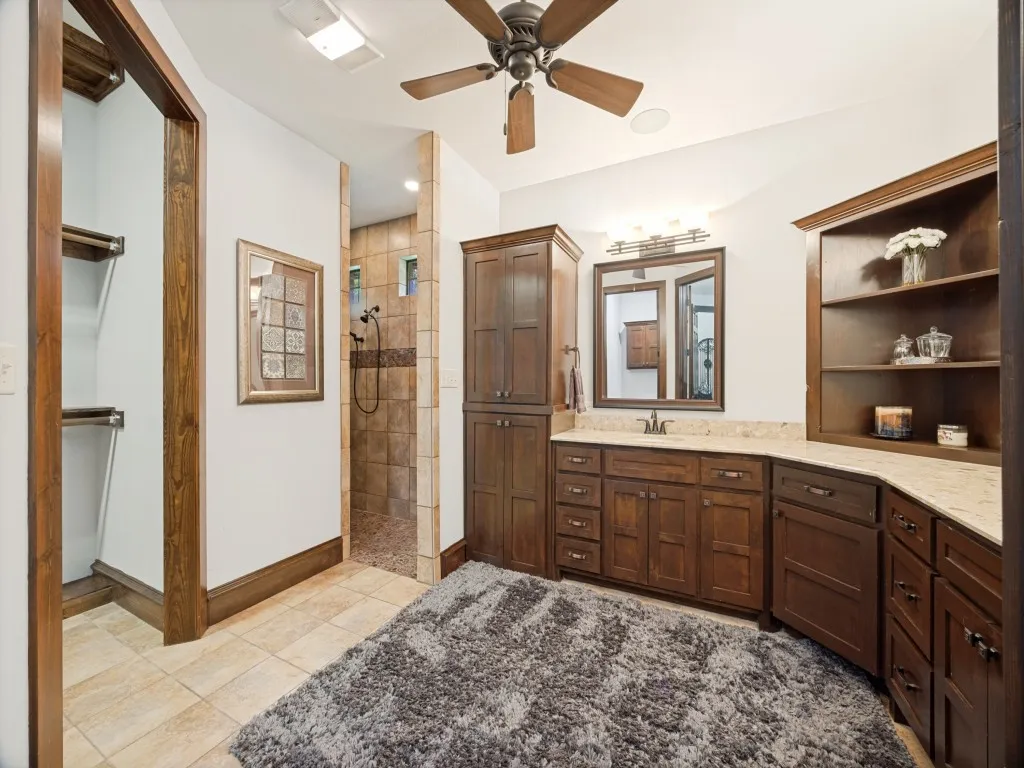 Single Family Residence For Sale in Grayson County , 111 Dove Canyon Drive, Gordonville, Texas 76245, 4 Bedroom, 5 Bathroom, 3 Garage spaces, 3,972 Sqft, built in 2013, Preowned, mls#21251120, Real Estate Agent in Gordonville, Homes For Sale in Grayson county, Homes For Sale in Gordonville, Realtor in Gordonville Texas, Real Estate Brokerage Independent Realty Texas, Luminita Cordes Realtor