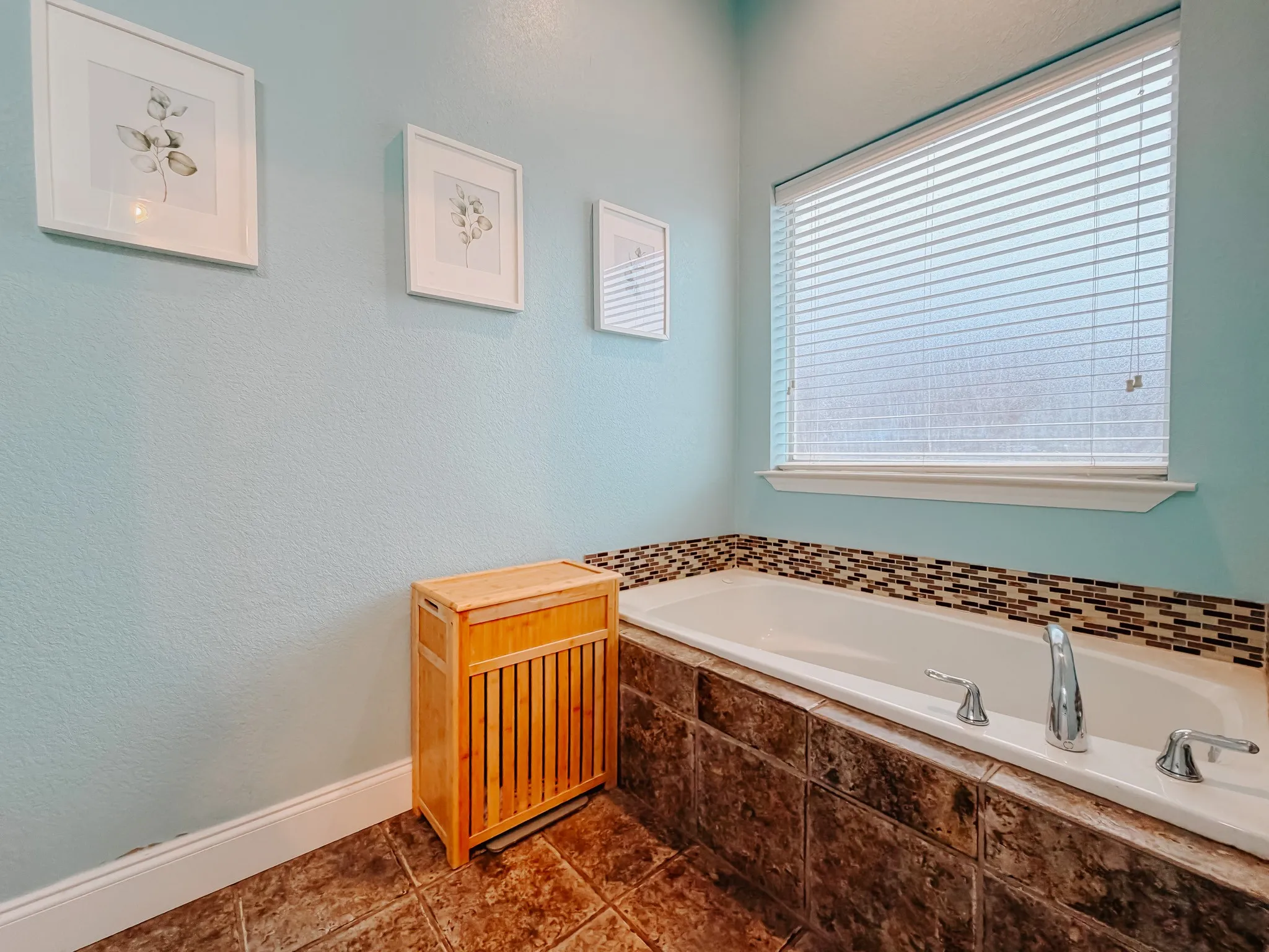 Single Family Residence For Sale in Navarro County , 1504 Wade Street, Corsicana, Texas 75110, 3 Bedroom, 2 Bathroom, 2 Garage spaces, 1,996 Sqft, built in 2006, Preowned, mls#21256238, Real Estate Agent in Corsicana, Homes For Sale in Navarro county, Homes For Sale in Corsicana, Realtor in Corsicana Texas, Real Estate Brokerage Independent Realty Texas, Luminita Cordes Realtor