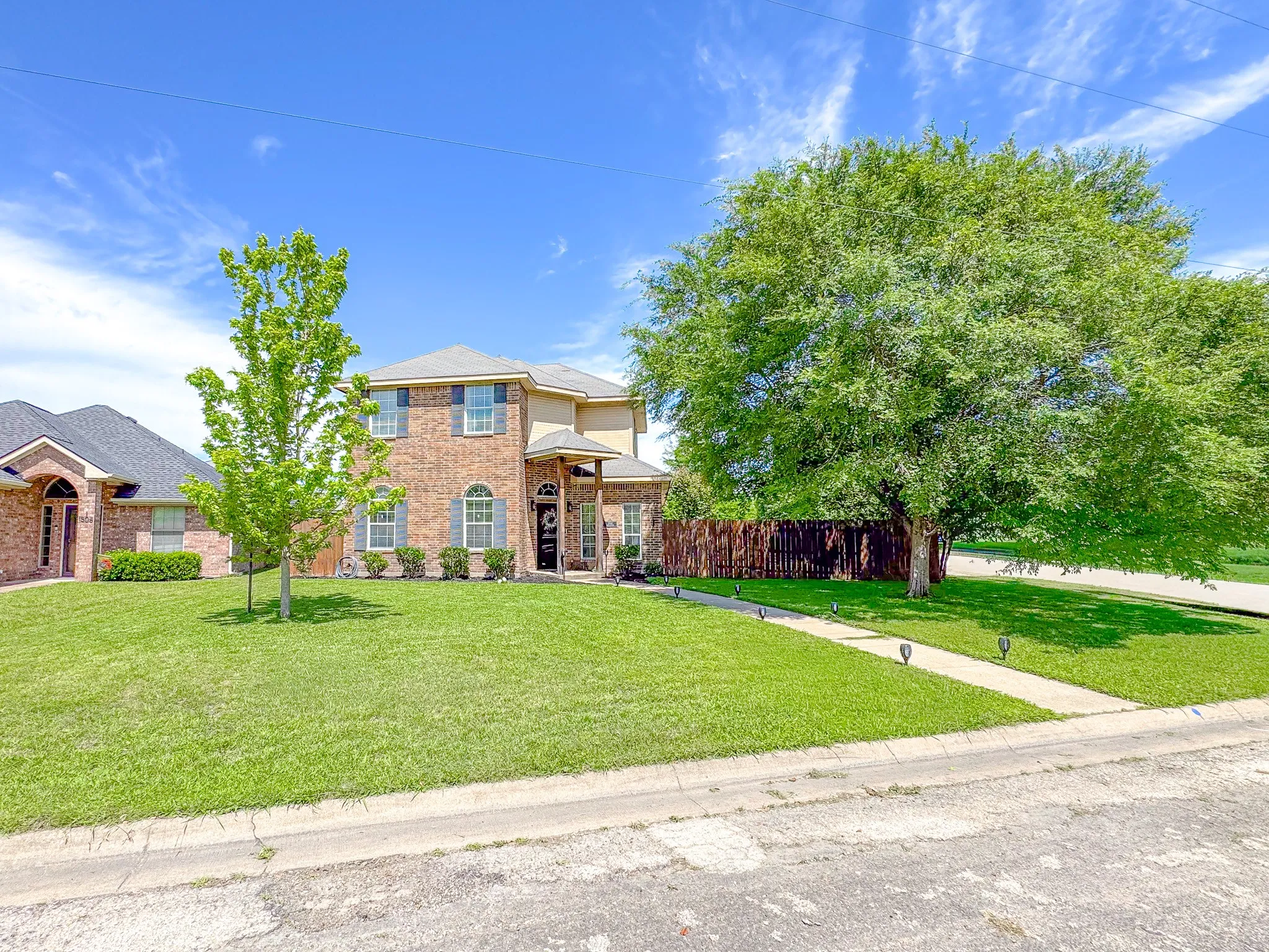 Single Family Residence For Sale in Navarro County , 1504 Wade Street, Corsicana, Texas 75110, 3 Bedroom, 2 Bathroom, 2 Garage spaces, 1,996 Sqft, built in 2006, Preowned, mls#21256238, Real Estate Agent in Corsicana, Homes For Sale in Navarro county, Homes For Sale in Corsicana, Realtor in Corsicana Texas, Real Estate Brokerage Independent Realty Texas, Luminita Cordes Realtor