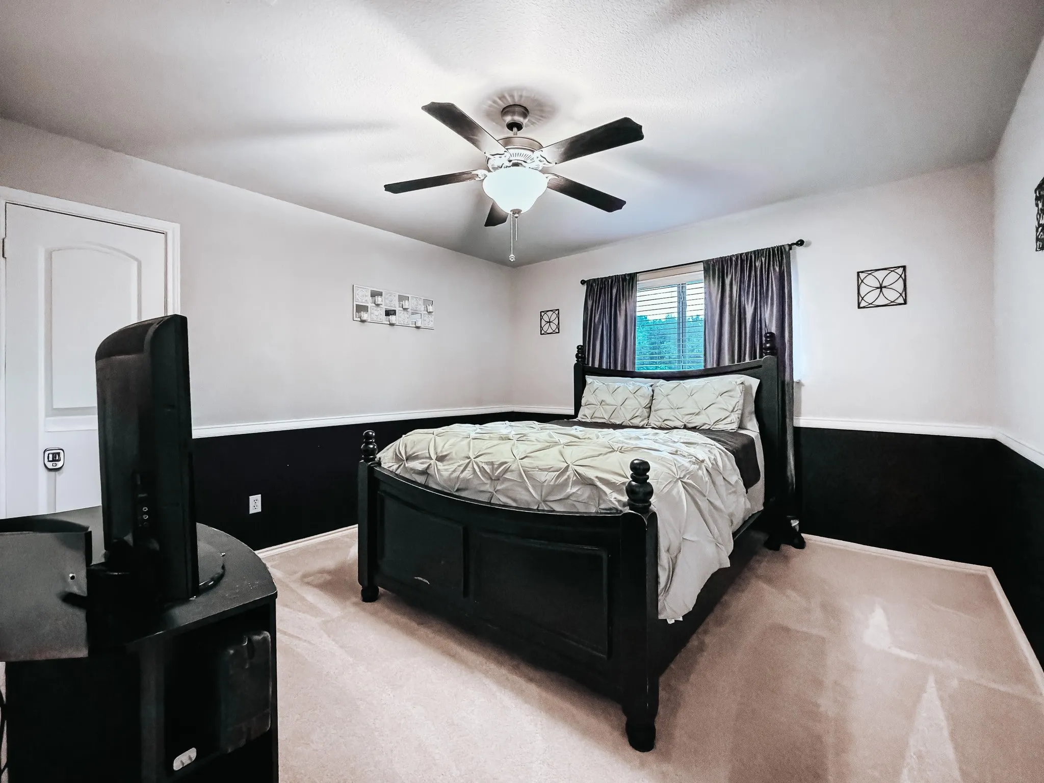 Single Family Residence For Sale in Navarro County , 1504 Wade Street, Corsicana, Texas 75110, 3 Bedroom, 2 Bathroom, 2 Garage spaces, 1,996 Sqft, built in 2006, Preowned, mls#21256238, Real Estate Agent in Corsicana, Homes For Sale in Navarro county, Homes For Sale in Corsicana, Realtor in Corsicana Texas, Real Estate Brokerage Independent Realty Texas, Luminita Cordes Realtor