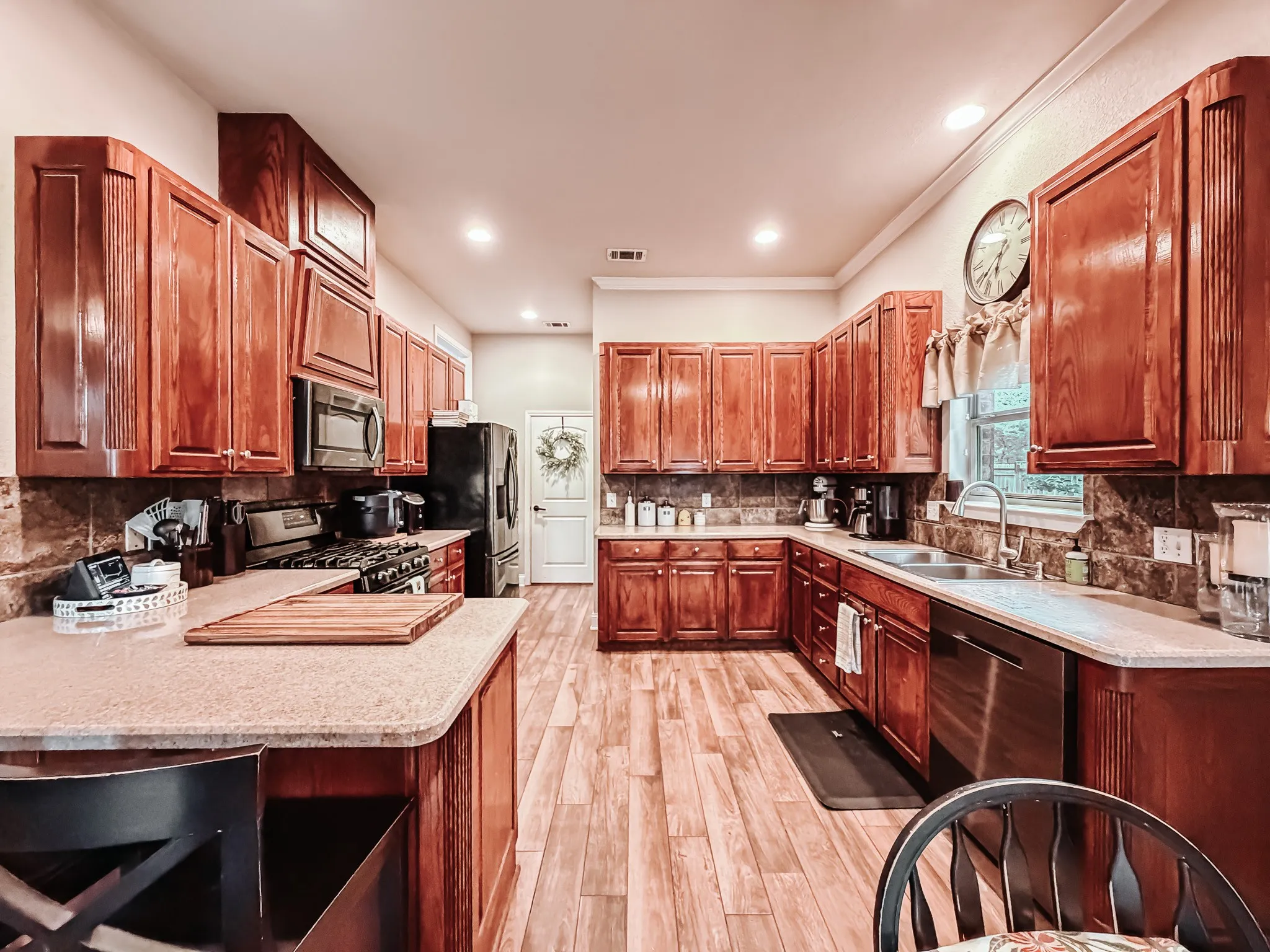 Single Family Residence For Sale in Navarro County , 1504 Wade Street, Corsicana, Texas 75110, 3 Bedroom, 2 Bathroom, 2 Garage spaces, 1,996 Sqft, built in 2006, Preowned, mls#21256238, Real Estate Agent in Corsicana, Homes For Sale in Navarro county, Homes For Sale in Corsicana, Realtor in Corsicana Texas, Real Estate Brokerage Independent Realty Texas, Luminita Cordes Realtor