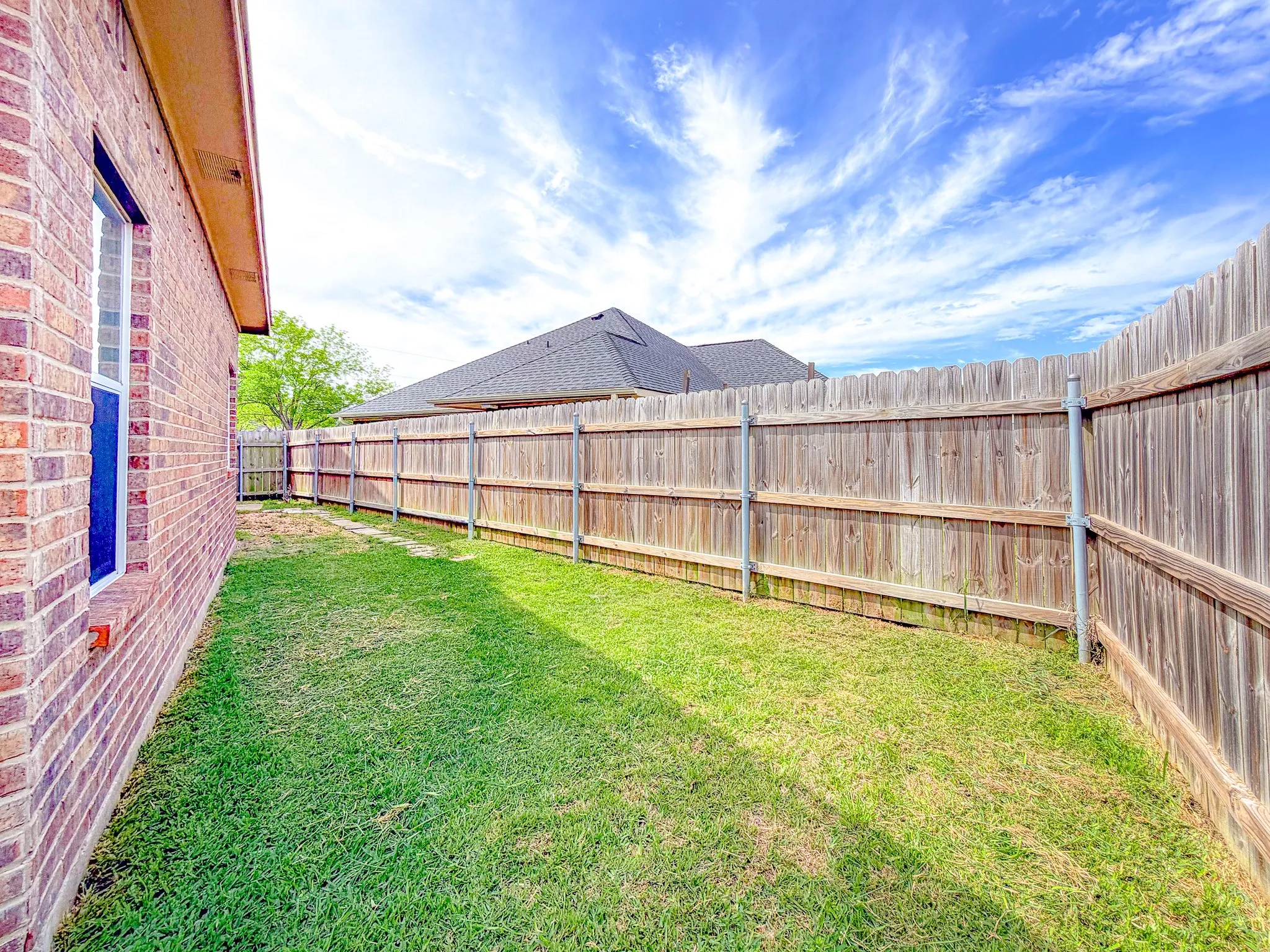 Single Family Residence For Sale in Navarro County , 1504 Wade Street, Corsicana, Texas 75110, 3 Bedroom, 2 Bathroom, 2 Garage spaces, 1,996 Sqft, built in 2006, Preowned, mls#21256238, Real Estate Agent in Corsicana, Homes For Sale in Navarro county, Homes For Sale in Corsicana, Realtor in Corsicana Texas, Real Estate Brokerage Independent Realty Texas, Luminita Cordes Realtor