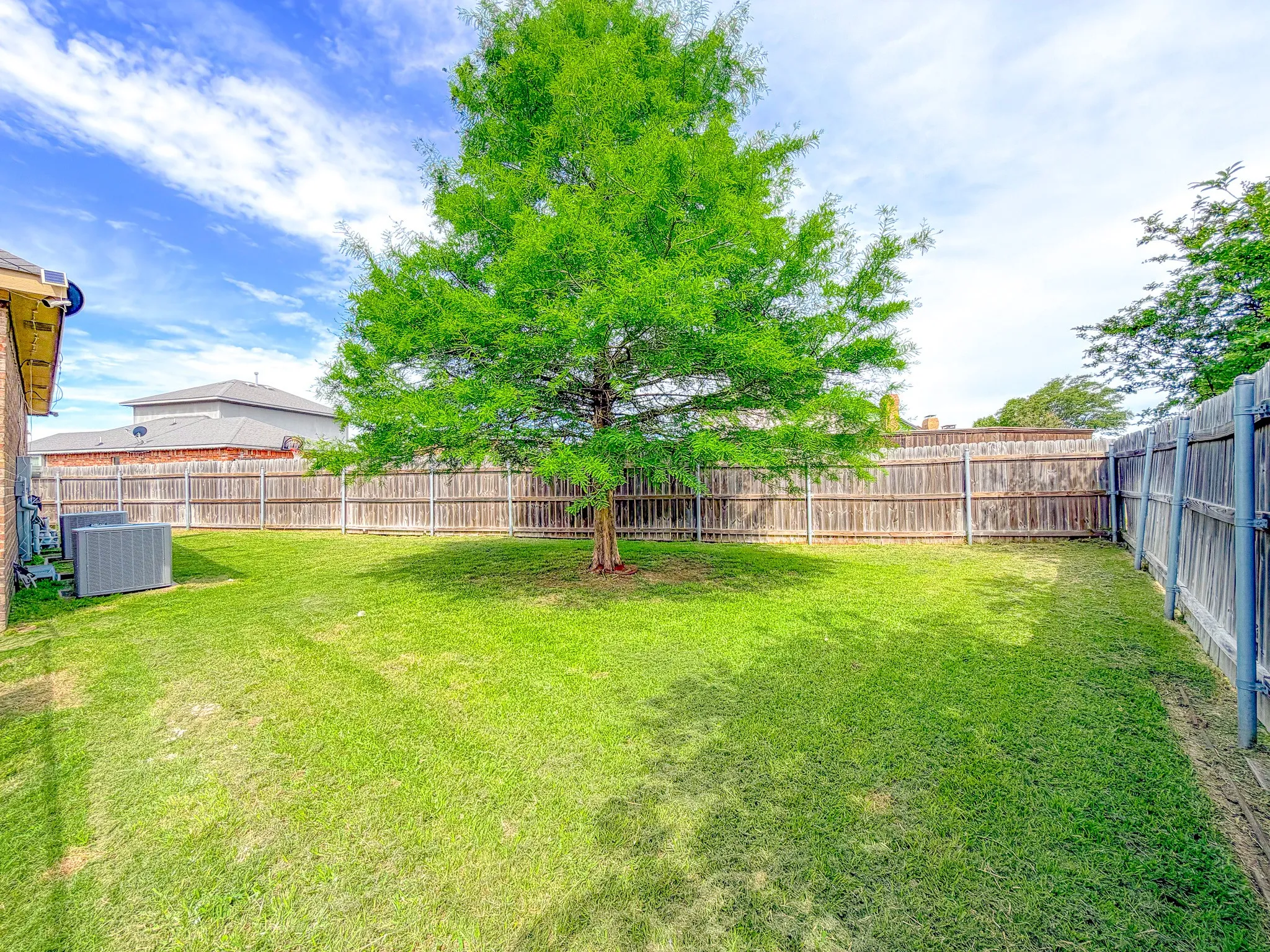 Single Family Residence For Sale in Navarro County , 1504 Wade Street, Corsicana, Texas 75110, 3 Bedroom, 2 Bathroom, 2 Garage spaces, 1,996 Sqft, built in 2006, Preowned, mls#21256238, Real Estate Agent in Corsicana, Homes For Sale in Navarro county, Homes For Sale in Corsicana, Realtor in Corsicana Texas, Real Estate Brokerage Independent Realty Texas, Luminita Cordes Realtor