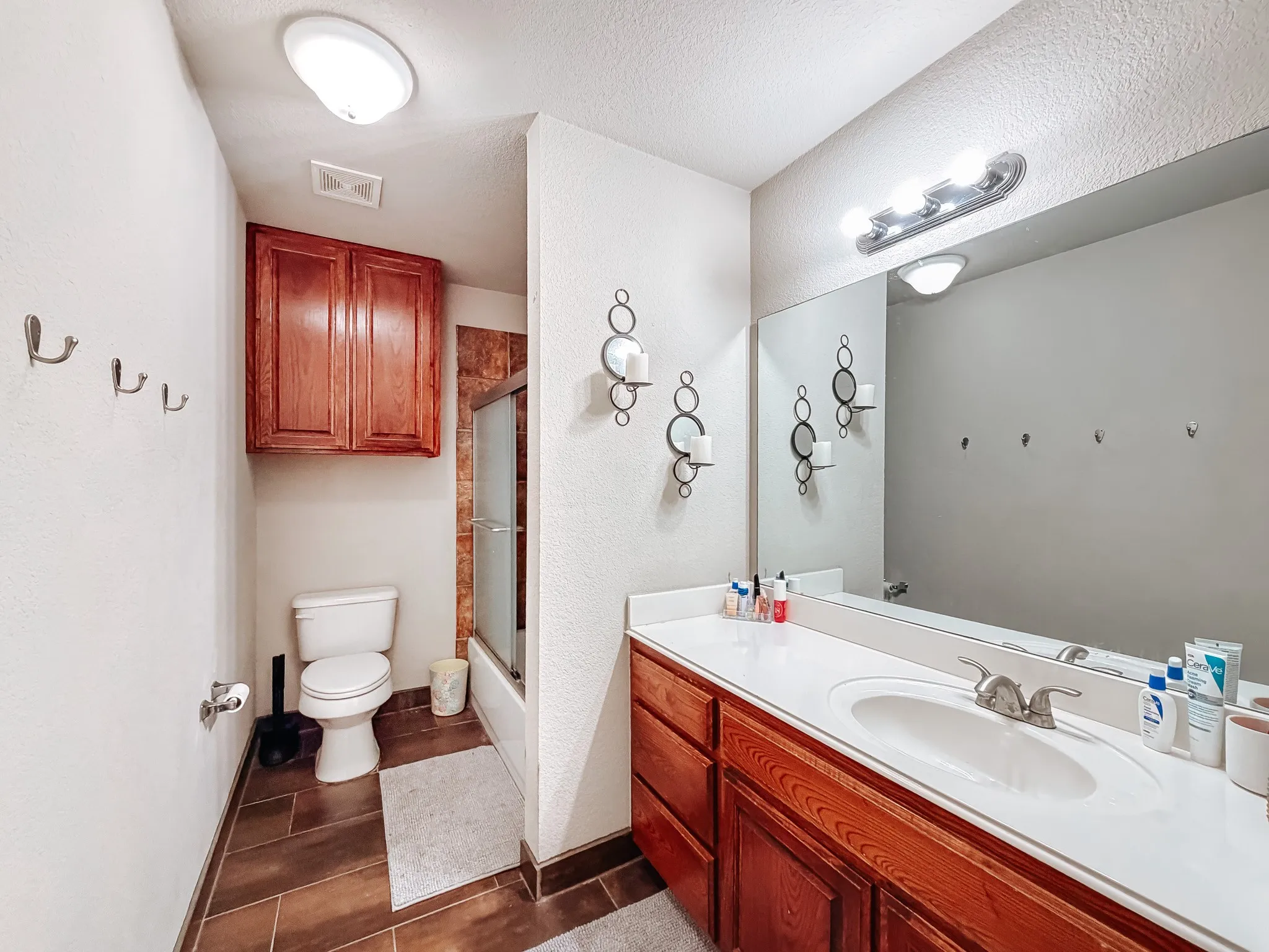 Single Family Residence For Sale in Navarro County , 1504 Wade Street, Corsicana, Texas 75110, 3 Bedroom, 2 Bathroom, 2 Garage spaces, 1,996 Sqft, built in 2006, Preowned, mls#21256238, Real Estate Agent in Corsicana, Homes For Sale in Navarro county, Homes For Sale in Corsicana, Realtor in Corsicana Texas, Real Estate Brokerage Independent Realty Texas, Luminita Cordes Realtor