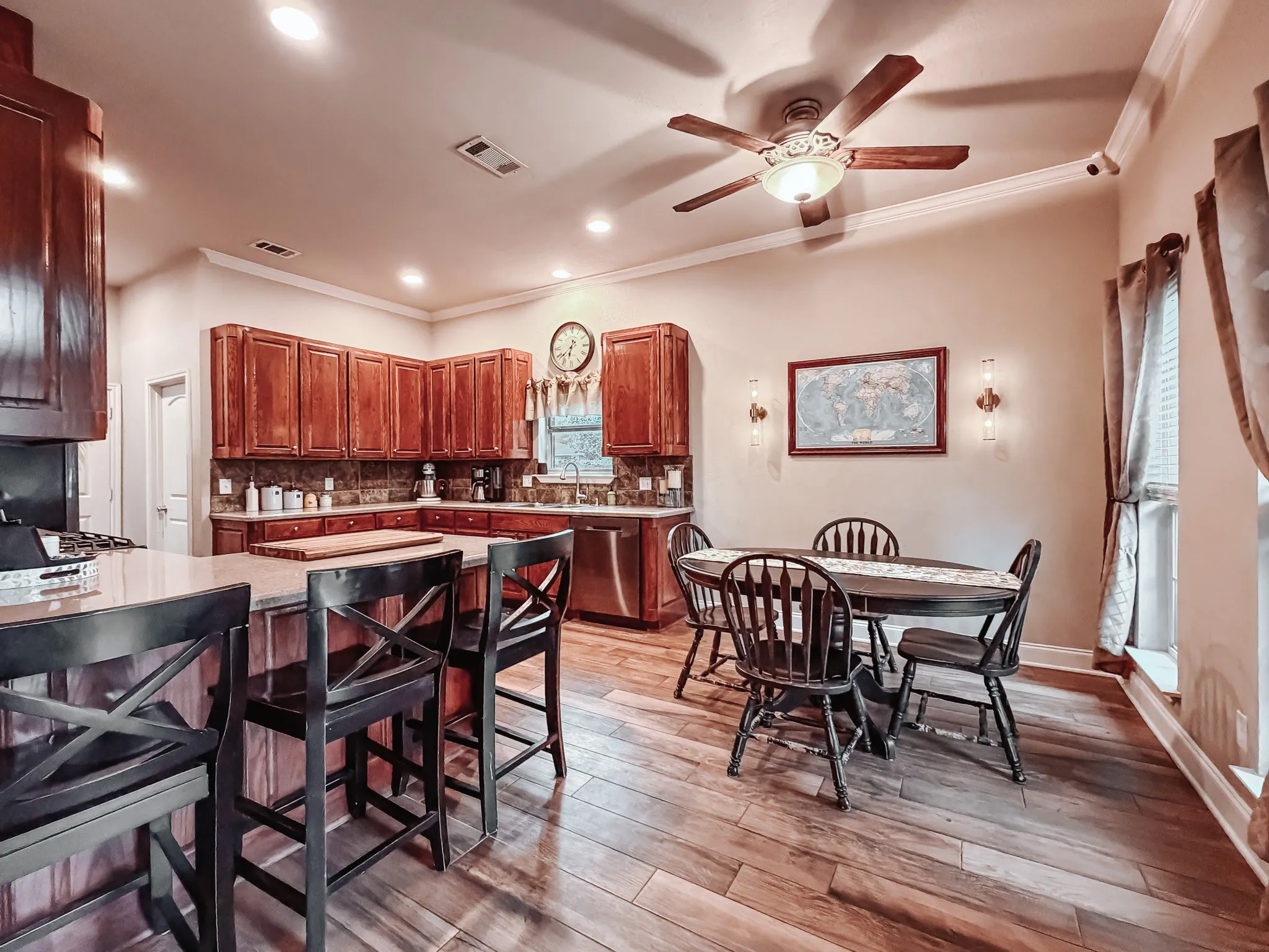 Single Family Residence For Sale in Navarro County , 1504 Wade Street, Corsicana, Texas 75110, 3 Bedroom, 2 Bathroom, 2 Garage spaces, 1,996 Sqft, built in 2006, Preowned, mls#21256238, Real Estate Agent in Corsicana, Homes For Sale in Navarro county, Homes For Sale in Corsicana, Realtor in Corsicana Texas, Real Estate Brokerage Independent Realty Texas, Luminita Cordes Realtor