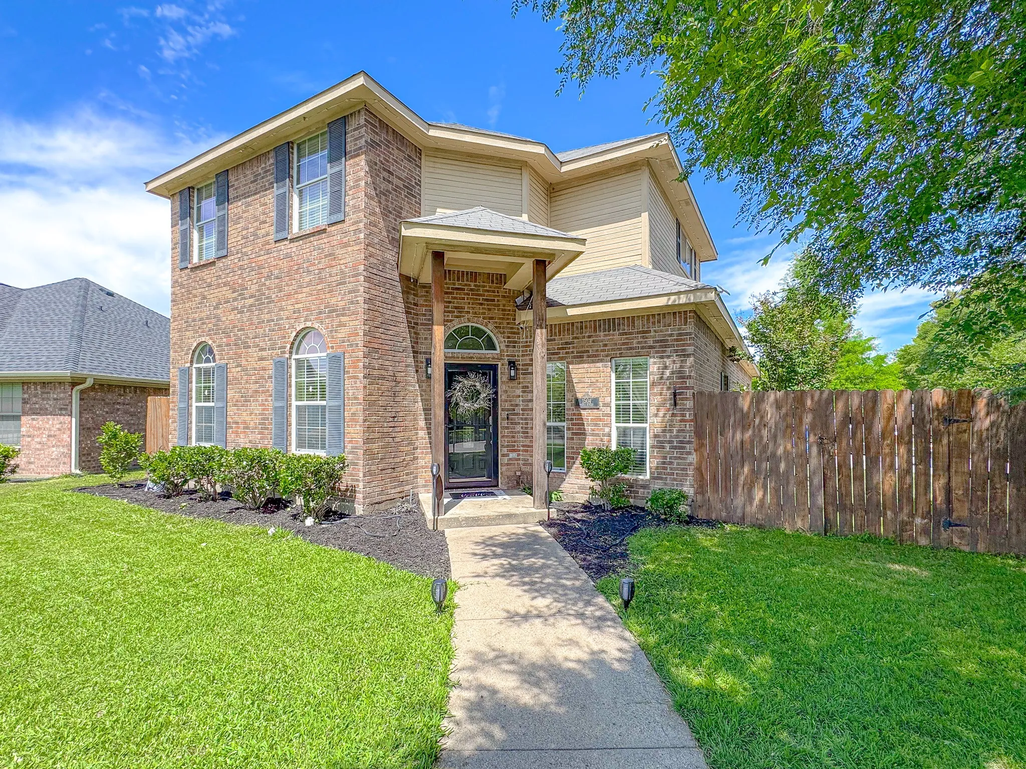Single Family Residence For Sale in Navarro County , 1504 Wade Street, Corsicana, Texas 75110, 3 Bedroom, 2 Bathroom, 2 Garage spaces, 1,996 Sqft, built in 2006, Preowned, mls#21256238, Real Estate Agent in Corsicana, Homes For Sale in Navarro county, Homes For Sale in Corsicana, Realtor in Corsicana Texas, Real Estate Brokerage Independent Realty Texas, Luminita Cordes Realtor