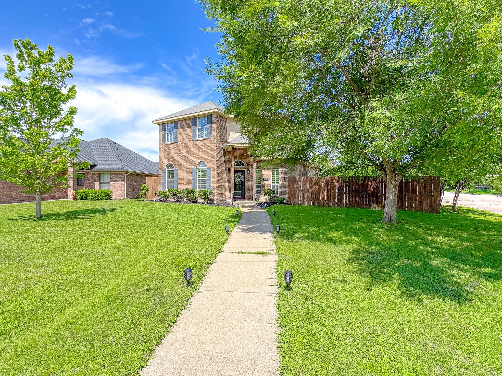 Single Family Residence For Sale in Navarro County , 1504 Wade Street, Corsicana, Texas 75110, 3 Bedroom, 2 Bathroom, 2 Garage spaces, 1,996 Sqft, built in 2006, Preowned, mls#21256238, Real Estate Agent in Corsicana, Homes For Sale in Navarro county, Homes For Sale in Corsicana, Realtor in Corsicana Texas, Real Estate Brokerage Independent Realty Texas, Luminita Cordes Realtor