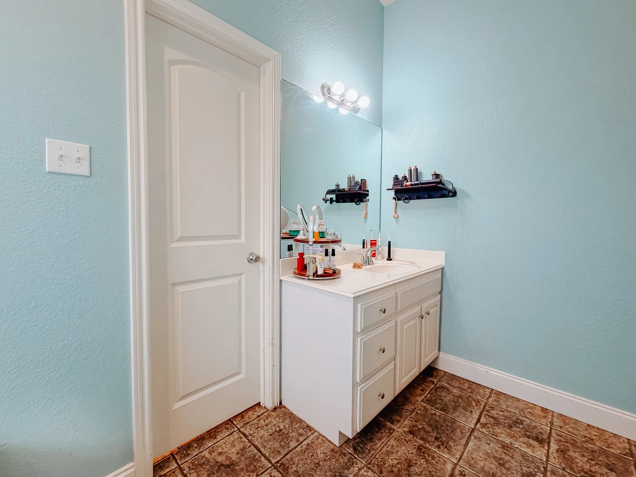 Single Family Residence For Sale in Navarro County , 1504 Wade Street, Corsicana, Texas 75110, 3 Bedroom, 2 Bathroom, 2 Garage spaces, 1,996 Sqft, built in 2006, Preowned, mls#21256238, Real Estate Agent in Corsicana, Homes For Sale in Navarro county, Homes For Sale in Corsicana, Realtor in Corsicana Texas, Real Estate Brokerage Independent Realty Texas, Luminita Cordes Realtor