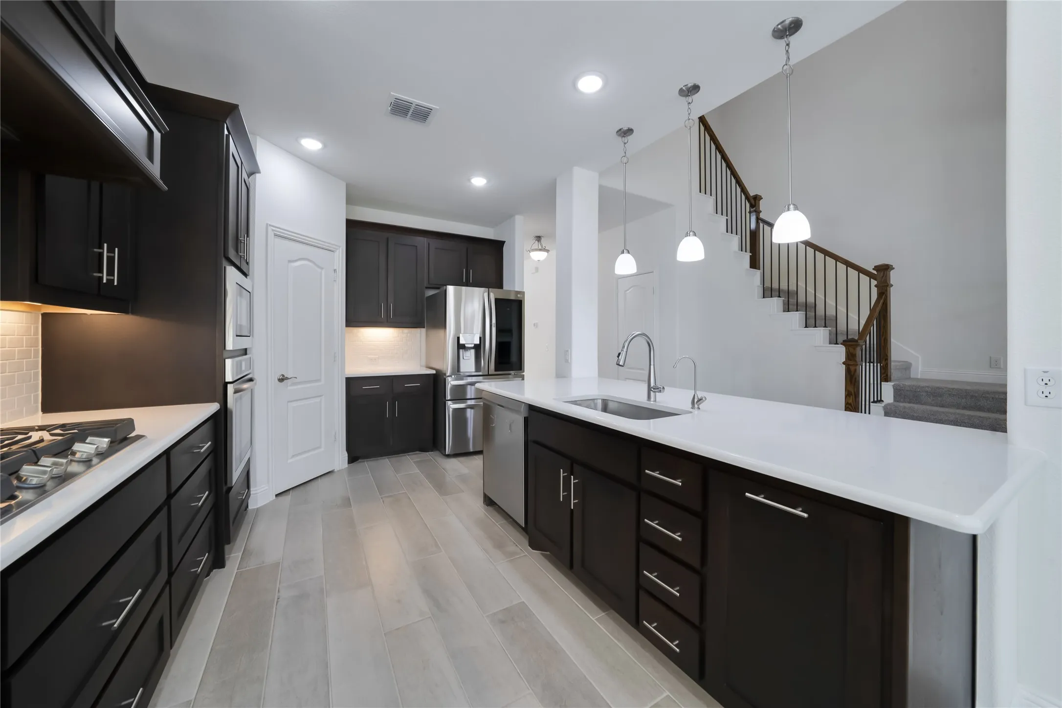 Single Family Residence For Sale in Denton County , 2804 Creekhollow Court, Denton, Texas 76226, 5 Bedroom, 3 Bathroom, 2 Garage spaces, 3,430 Sqft, built in 2022, Preowned, mls#21256750, Real Estate Agent in Denton, Homes For Sale in Denton county, Homes For Sale in Denton, Realtor in Denton Texas, Real Estate Brokerage Independent Realty Texas, Luminita Cordes Realtor