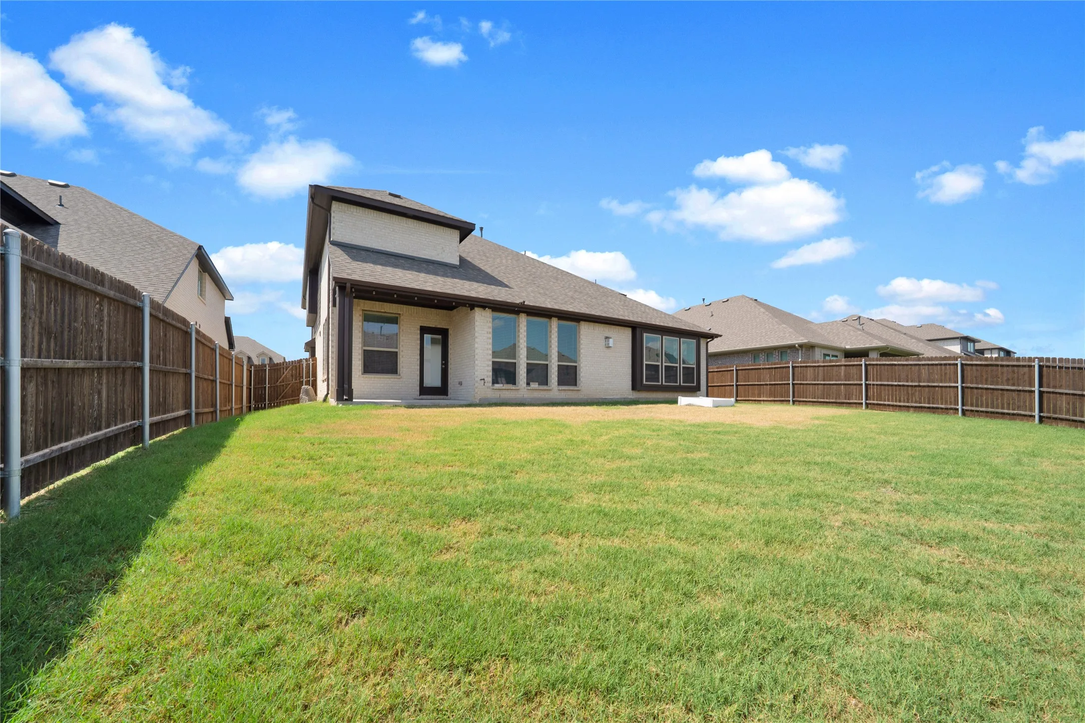 Single Family Residence For Sale in Denton County , 2804 Creekhollow Court, Denton, Texas 76226, 5 Bedroom, 3 Bathroom, 2 Garage spaces, 3,430 Sqft, built in 2022, Preowned, mls#21256750, Real Estate Agent in Denton, Homes For Sale in Denton county, Homes For Sale in Denton, Realtor in Denton Texas, Real Estate Brokerage Independent Realty Texas, Luminita Cordes Realtor