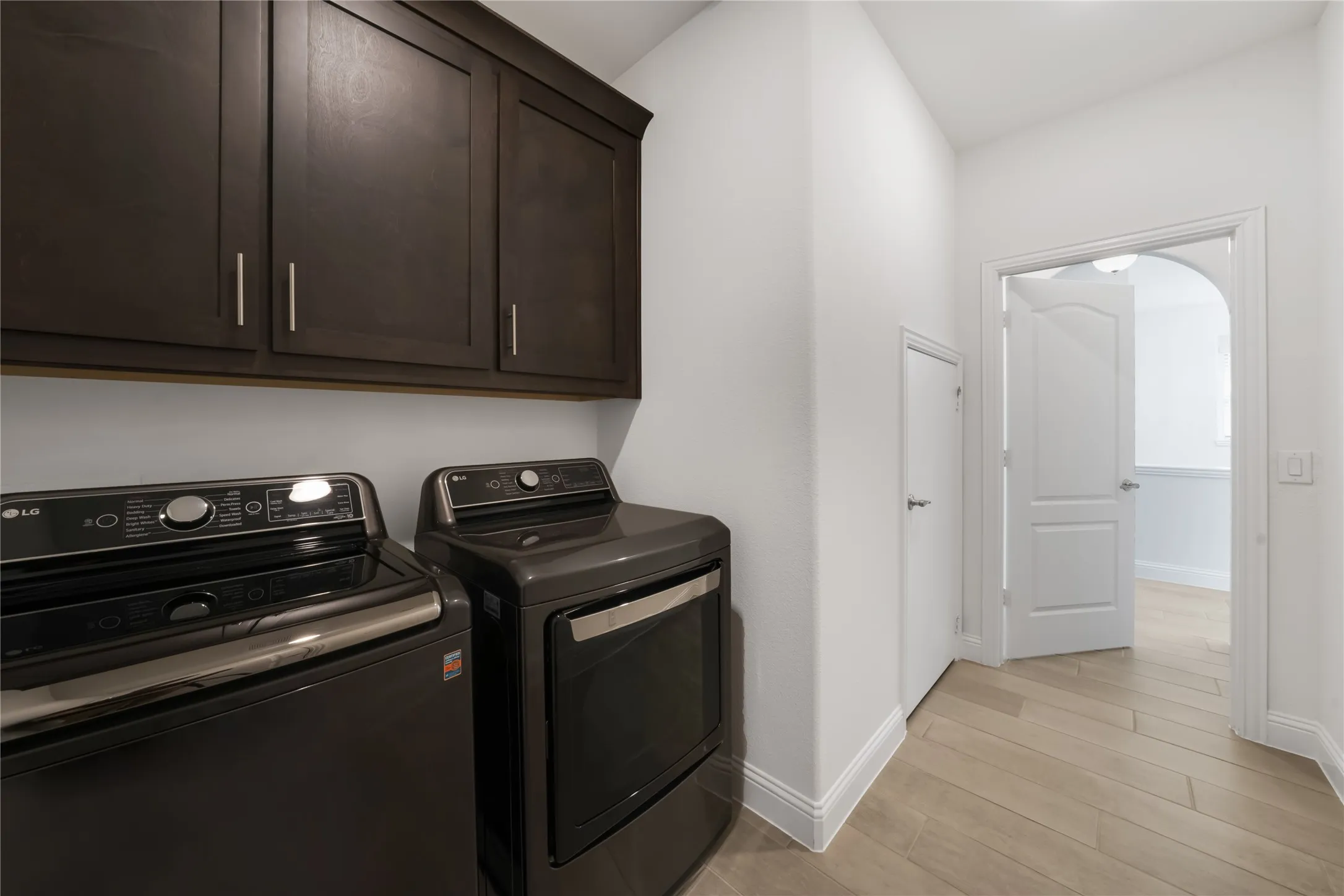 Single Family Residence For Sale in Denton County , 2804 Creekhollow Court, Denton, Texas 76226, 5 Bedroom, 3 Bathroom, 2 Garage spaces, 3,430 Sqft, built in 2022, Preowned, mls#21256750, Real Estate Agent in Denton, Homes For Sale in Denton county, Homes For Sale in Denton, Realtor in Denton Texas, Real Estate Brokerage Independent Realty Texas, Luminita Cordes Realtor