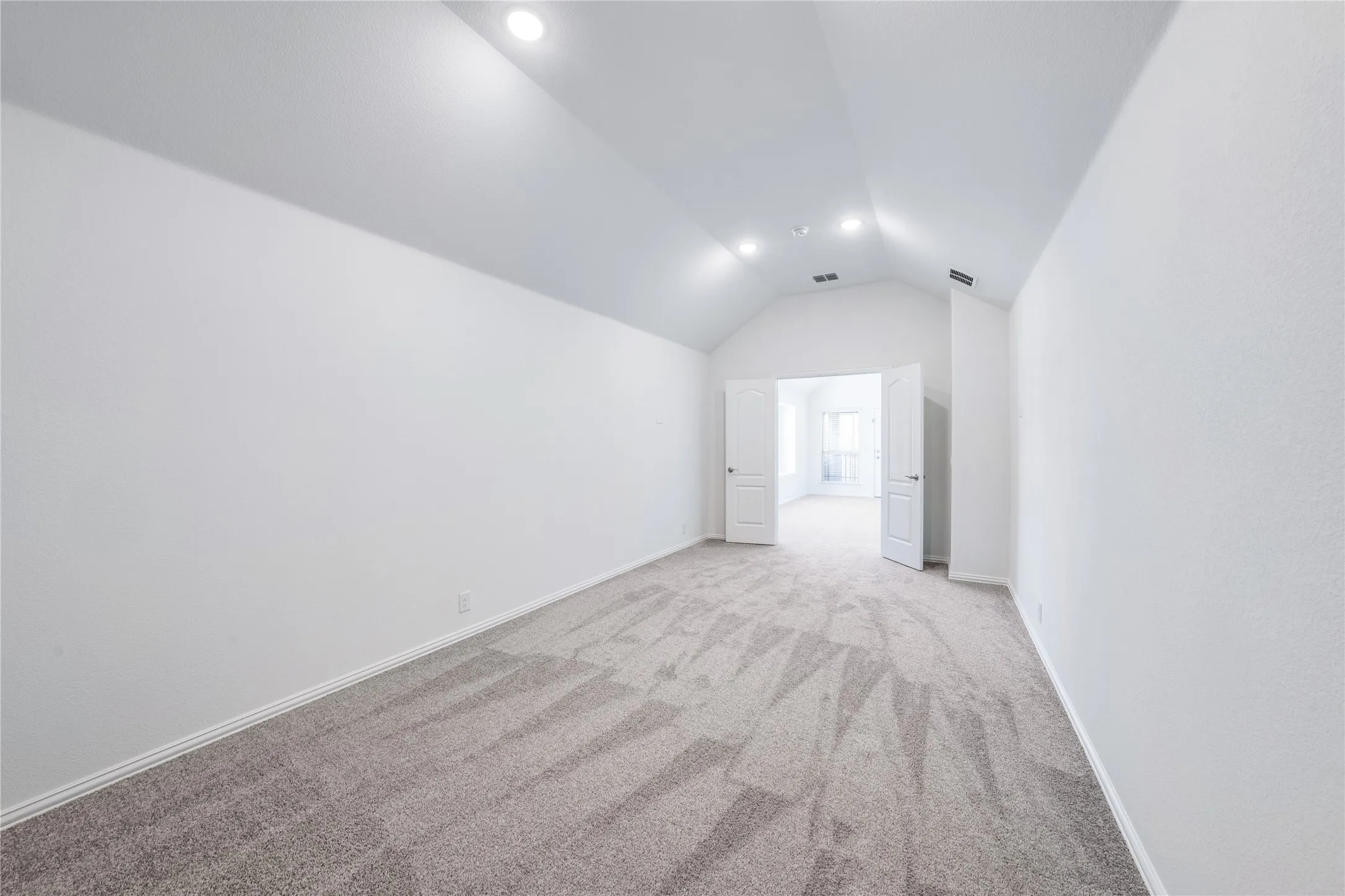 Single Family Residence For Sale in Denton County , 2804 Creekhollow Court, Denton, Texas 76226, 5 Bedroom, 3 Bathroom, 2 Garage spaces, 3,430 Sqft, built in 2022, Preowned, mls#21256750, Real Estate Agent in Denton, Homes For Sale in Denton county, Homes For Sale in Denton, Realtor in Denton Texas, Real Estate Brokerage Independent Realty Texas, Luminita Cordes Realtor