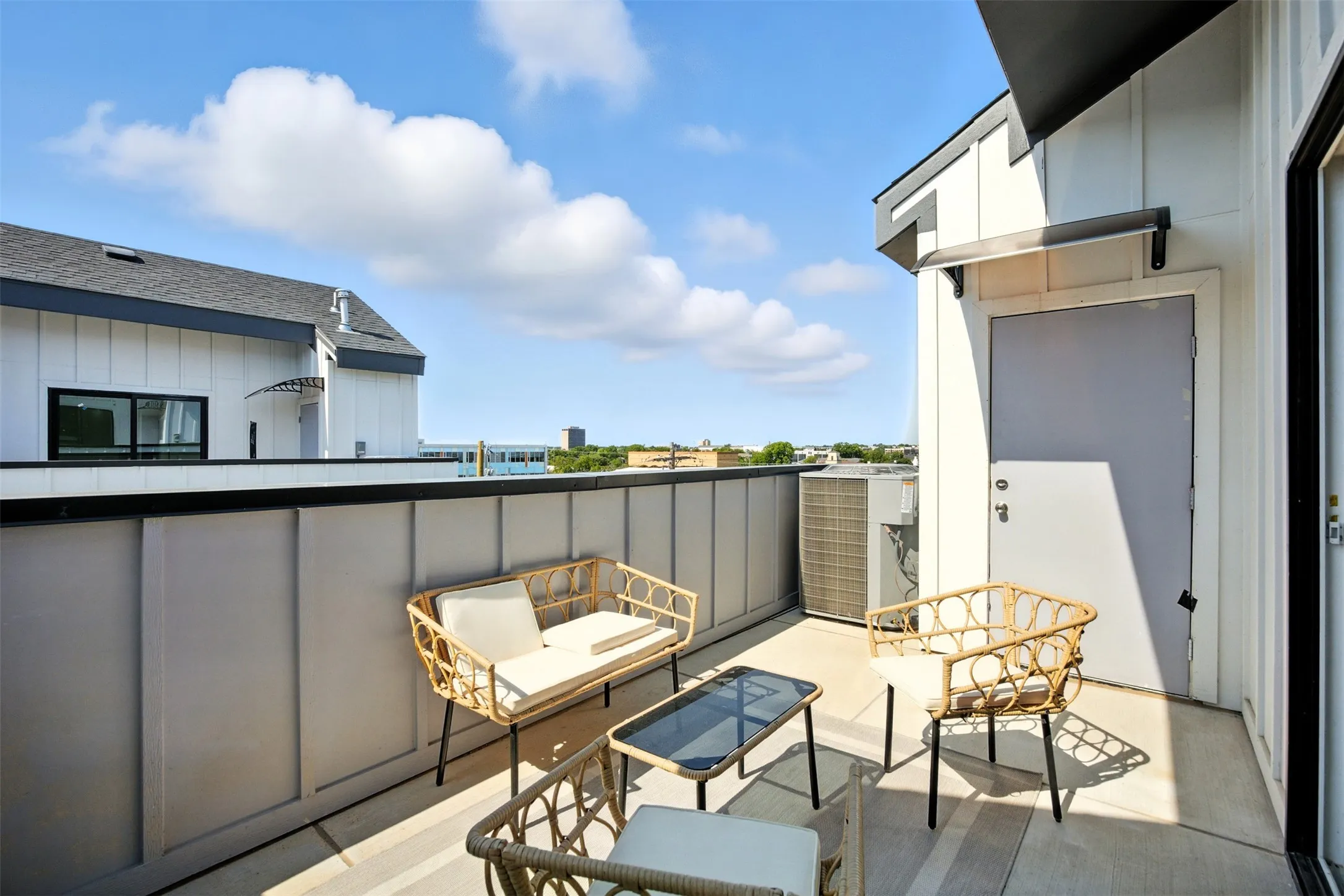 Townhouse For Rent in Dallas County , 312 N Lancaster Avenue 104, Dallas, Texas 75203, 3 Bedrooms, 4 Bathrooms, 2 Garage spaces, 1,941 Sqft, built in 2025, Price $2,750, mls#21256916, Real Estate Agent in Dallas, Homes For Rent in Dallas county, Homes For Rent in Dallas, Realtor in Dallas Texas, Real Estate Brokerage Independent Realty Texas, Luminita Cordes Realtor