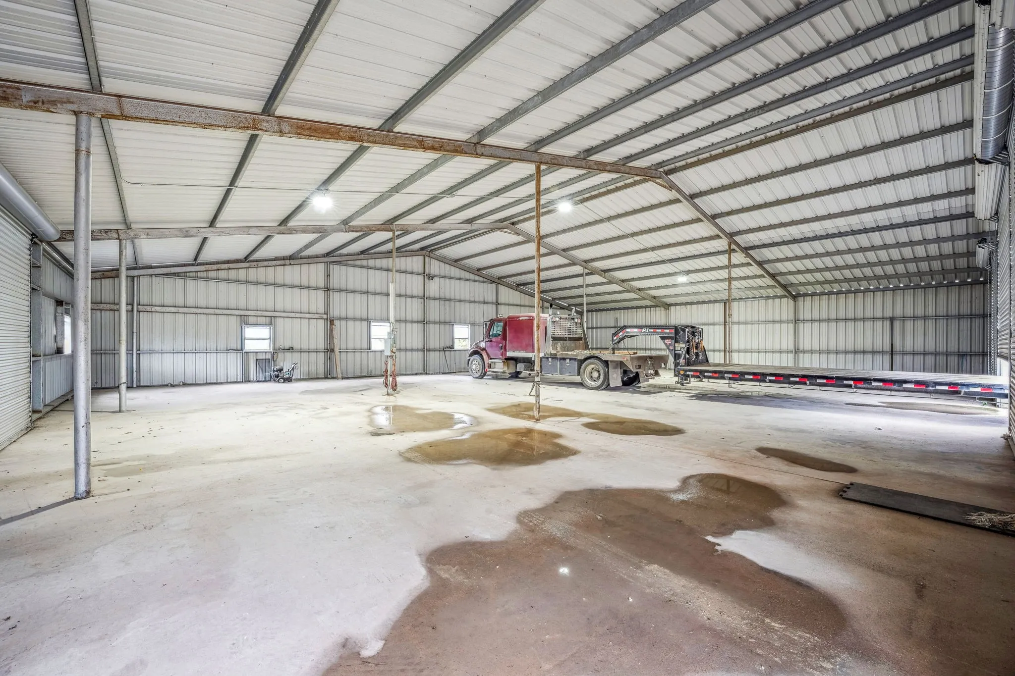 Single Family Residence For Sale in Erath County , 7517 US Highway 67, Stephenville, Texas 76401, 3 Bedrooms, 2 Bathrooms, 2 Garage spaces, 2,126 Sqft, built in 1985, Price $950,000, mls#21255982, Real Estate Agent in Stephenville, Homes For Sale in Erath county, Homes For Sale in Stephenville, Realtor in Stephenville Texas, Real Estate Brokerage Independent Realty Texas, Luminita Cordes Realtor