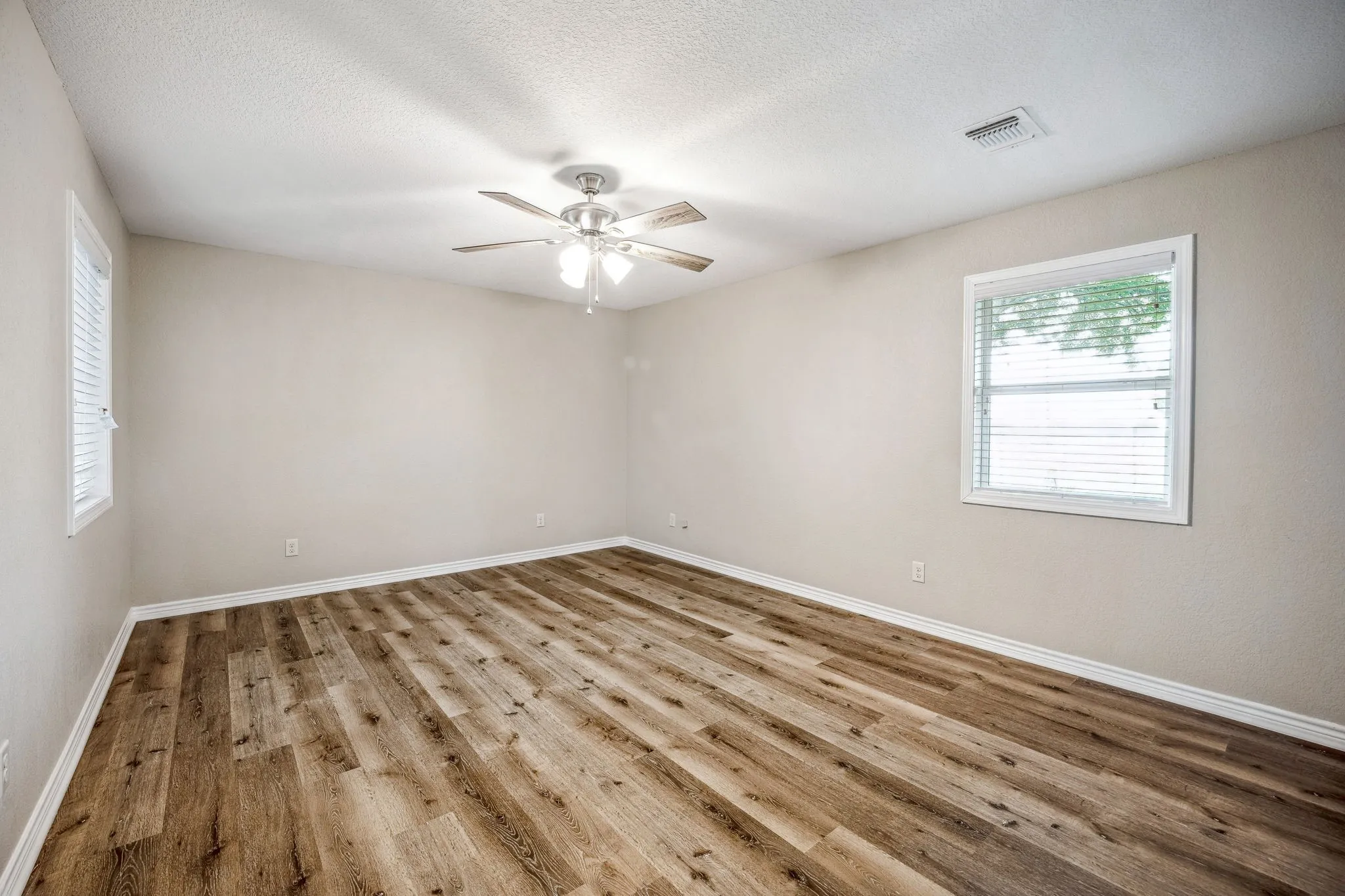 Single Family Residence For Sale in Erath County , 7517 US Highway 67, Stephenville, Texas 76401, 3 Bedrooms, 2 Bathrooms, 2 Garage spaces, 2,126 Sqft, built in 1985, Price $950,000, mls#21255982, Real Estate Agent in Stephenville, Homes For Sale in Erath county, Homes For Sale in Stephenville, Realtor in Stephenville Texas, Real Estate Brokerage Independent Realty Texas, Luminita Cordes Realtor