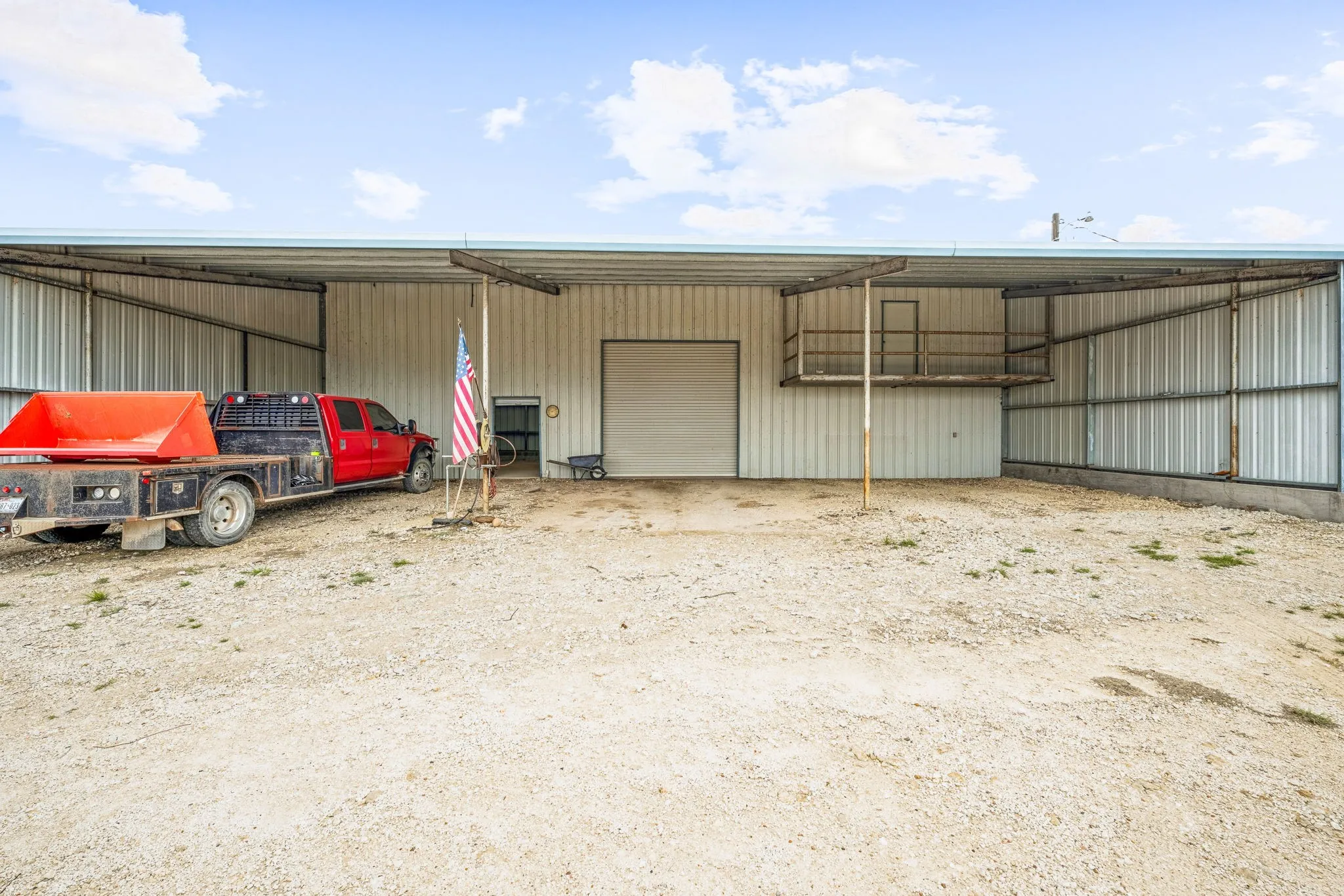 Single Family Residence For Sale in Erath County , 7517 US Highway 67, Stephenville, Texas 76401, 3 Bedrooms, 2 Bathrooms, 2 Garage spaces, 2,126 Sqft, built in 1985, Price $950,000, mls#21255982, Real Estate Agent in Stephenville, Homes For Sale in Erath county, Homes For Sale in Stephenville, Realtor in Stephenville Texas, Real Estate Brokerage Independent Realty Texas, Luminita Cordes Realtor