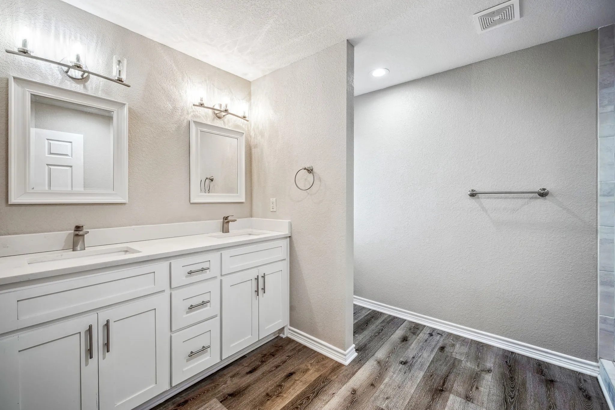 Single Family Residence For Sale in Erath County , 7517 US Highway 67, Stephenville, Texas 76401, 3 Bedrooms, 2 Bathrooms, 2 Garage spaces, 2,126 Sqft, built in 1985, Price $950,000, mls#21255982, Real Estate Agent in Stephenville, Homes For Sale in Erath county, Homes For Sale in Stephenville, Realtor in Stephenville Texas, Real Estate Brokerage Independent Realty Texas, Luminita Cordes Realtor