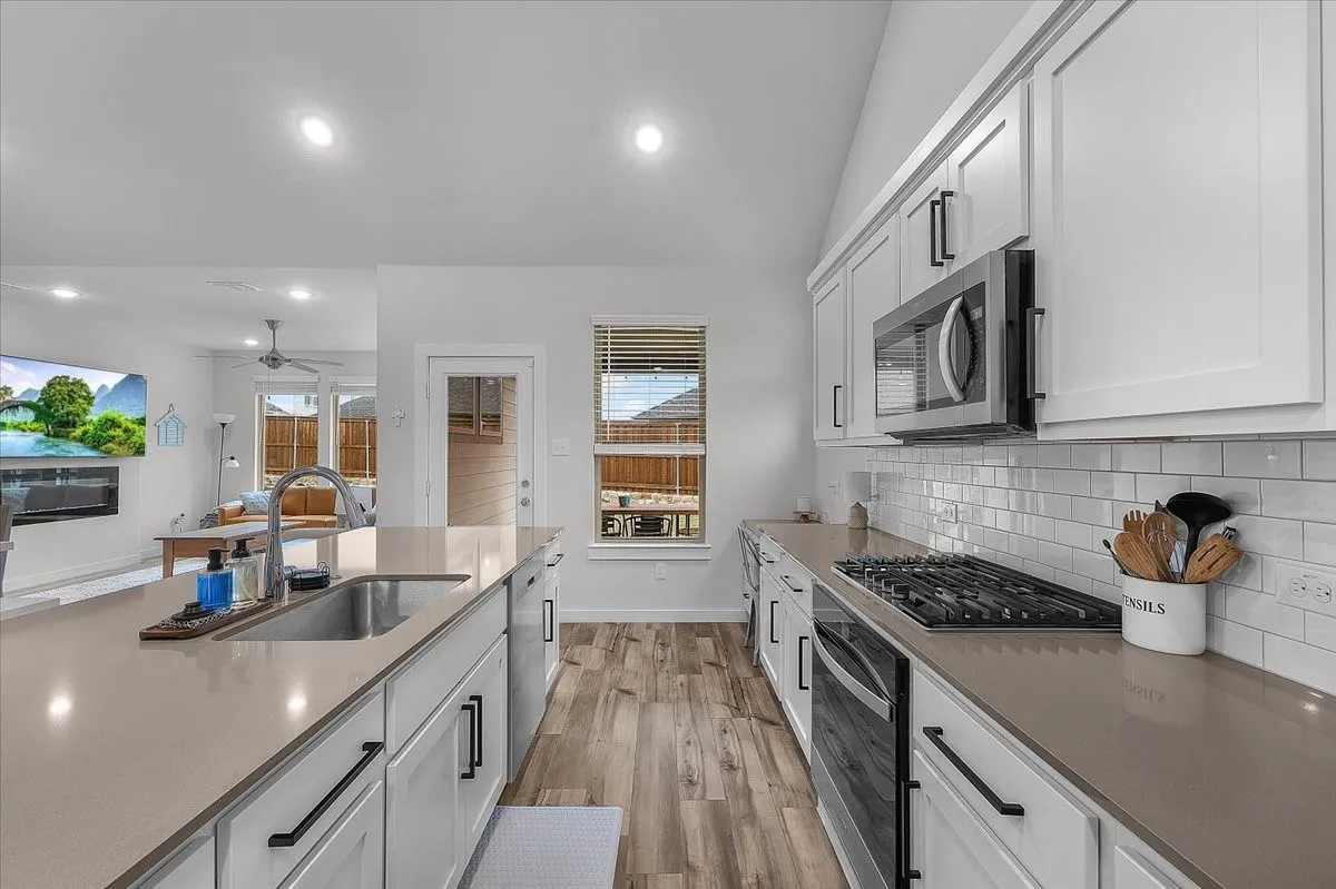 Single Family Residence For Sale in Denton County , 14812 Picante Street, Fort Worth, Texas 76052, 5 Bedroom, 4 Bathroom, 3 Garage spaces, 3,620 Sqft, built in 2024, Preowned, mls#21255093, Real Estate Agent in Fort Worth, Homes For Sale in Denton county, Homes For Sale in Fort Worth, Realtor in Fort Worth Texas, Real Estate Brokerage Independent Realty Texas, Luminita Cordes Realtor