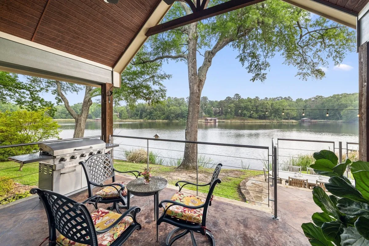 Single Family Residence For Sale in Wood County , 581 Private Road 6665, Mineola, Texas 75773, 5 Bedroom, 4 Bathroom, 2 Garage spaces, 3,289 Sqft, built in 2017, Preowned, mls#21256017, Real Estate Agent in Mineola, Homes For Sale in Wood county, Homes For Sale in Mineola, Realtor in Mineola Texas, Real Estate Brokerage Independent Realty Texas, Luminita Cordes Realtor