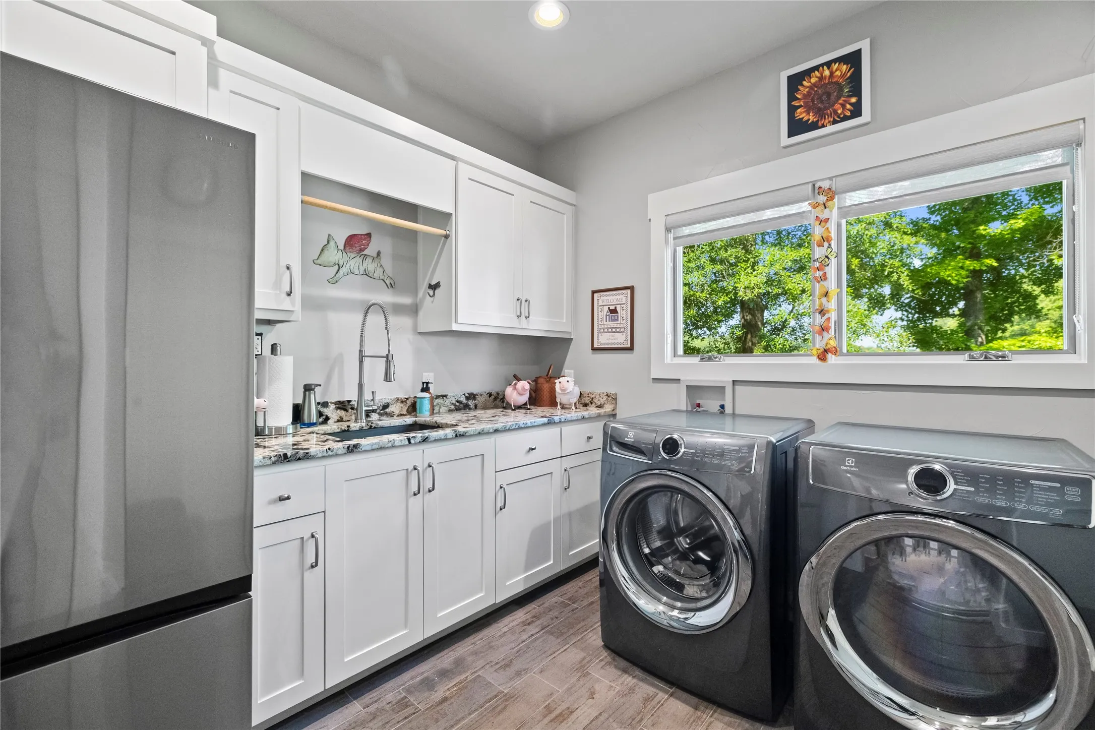Single Family Residence For Sale in Wood County , 581 Private Road 6665, Mineola, Texas 75773, 5 Bedroom, 4 Bathroom, 2 Garage spaces, 3,289 Sqft, built in 2017, Preowned, mls#21256017, Real Estate Agent in Mineola, Homes For Sale in Wood county, Homes For Sale in Mineola, Realtor in Mineola Texas, Real Estate Brokerage Independent Realty Texas, Luminita Cordes Realtor