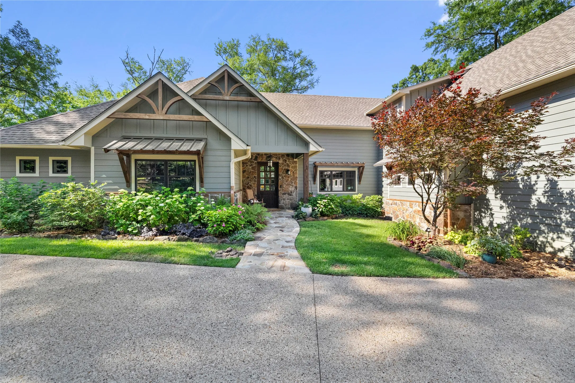 Single Family Residence For Sale in Wood County , 581 Private Road 6665, Mineola, Texas 75773, 5 Bedroom, 4 Bathroom, 2 Garage spaces, 3,289 Sqft, built in 2017, Preowned, mls#21256017, Real Estate Agent in Mineola, Homes For Sale in Wood county, Homes For Sale in Mineola, Realtor in Mineola Texas, Real Estate Brokerage Independent Realty Texas, Luminita Cordes Realtor