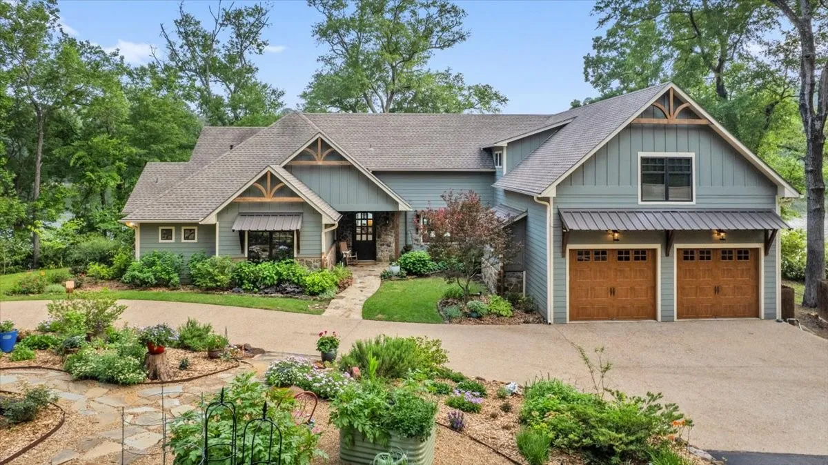 Single Family Residence For Sale in Wood County , 581 Private Road 6665, Mineola, Texas 75773, 5 Bedroom, 4 Bathroom, 2 Garage spaces, 3,289 Sqft, built in 2017, Preowned, mls#21256017, Real Estate Agent in Mineola, Homes For Sale in Wood county, Homes For Sale in Mineola, Realtor in Mineola Texas, Real Estate Brokerage Independent Realty Texas, Luminita Cordes Realtor