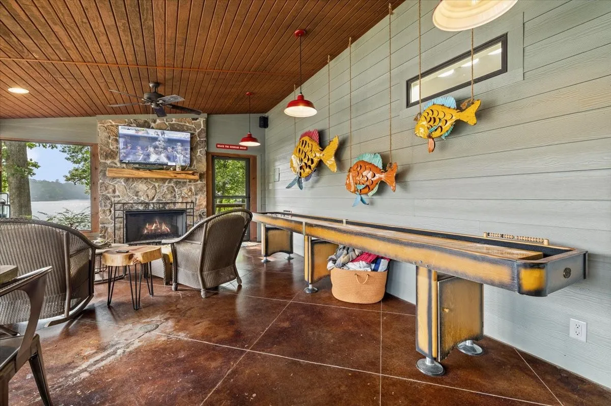 Single Family Residence For Sale in Wood County , 581 Private Road 6665, Mineola, Texas 75773, 5 Bedroom, 4 Bathroom, 2 Garage spaces, 3,289 Sqft, built in 2017, Preowned, mls#21256017, Real Estate Agent in Mineola, Homes For Sale in Wood county, Homes For Sale in Mineola, Realtor in Mineola Texas, Real Estate Brokerage Independent Realty Texas, Luminita Cordes Realtor