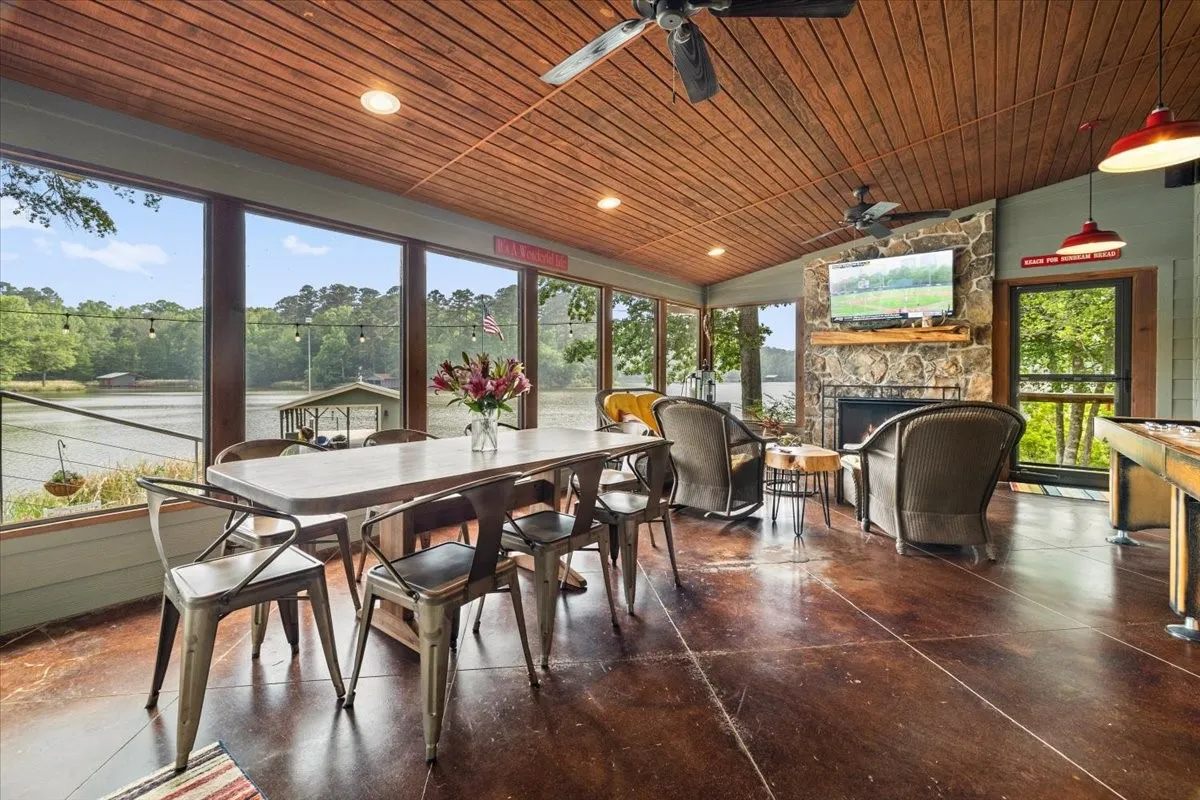 Single Family Residence For Sale in Wood County , 581 Private Road 6665, Mineola, Texas 75773, 5 Bedroom, 4 Bathroom, 2 Garage spaces, 3,289 Sqft, built in 2017, Preowned, mls#21256017, Real Estate Agent in Mineola, Homes For Sale in Wood county, Homes For Sale in Mineola, Realtor in Mineola Texas, Real Estate Brokerage Independent Realty Texas, Luminita Cordes Realtor
