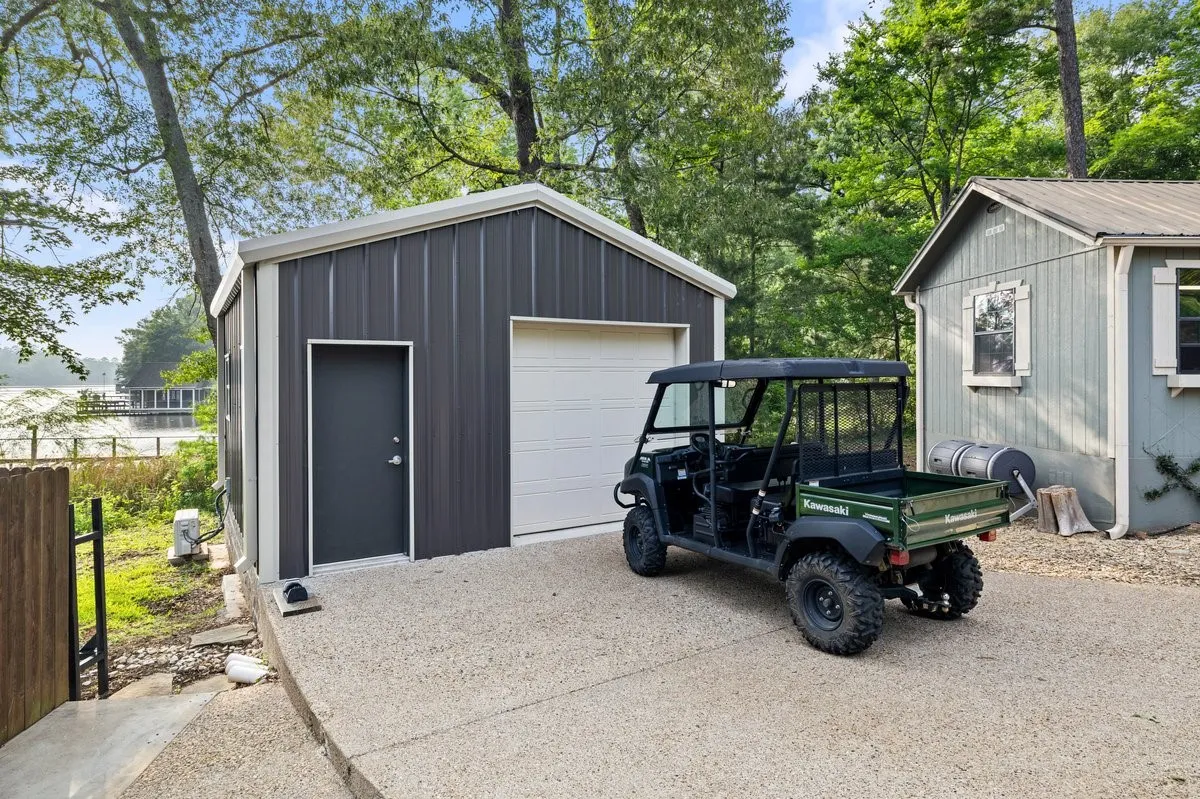Single Family Residence For Sale in Wood County , 581 Private Road 6665, Mineola, Texas 75773, 5 Bedroom, 4 Bathroom, 2 Garage spaces, 3,289 Sqft, built in 2017, Preowned, mls#21256017, Real Estate Agent in Mineola, Homes For Sale in Wood county, Homes For Sale in Mineola, Realtor in Mineola Texas, Real Estate Brokerage Independent Realty Texas, Luminita Cordes Realtor