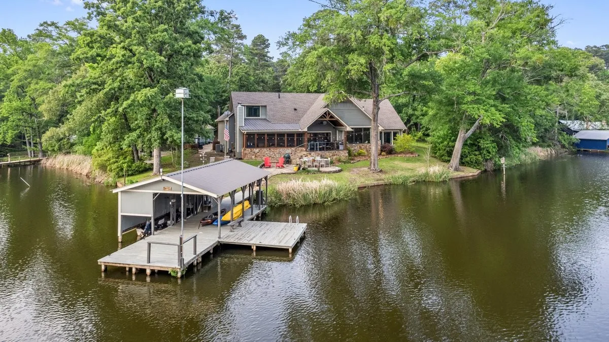 Single Family Residence For Sale in Wood County , 581 Private Road 6665, Mineola, Texas 75773, 5 Bedroom, 4 Bathroom, 2 Garage spaces, 3,289 Sqft, built in 2017, Preowned, mls#21256017, Real Estate Agent in Mineola, Homes For Sale in Wood county, Homes For Sale in Mineola, Realtor in Mineola Texas, Real Estate Brokerage Independent Realty Texas, Luminita Cordes Realtor