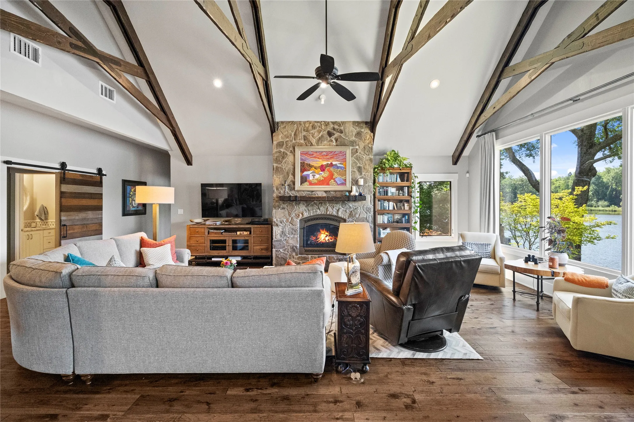 Single Family Residence For Sale in Wood County , 581 Private Road 6665, Mineola, Texas 75773, 5 Bedroom, 4 Bathroom, 2 Garage spaces, 3,289 Sqft, built in 2017, Preowned, mls#21256017, Real Estate Agent in Mineola, Homes For Sale in Wood county, Homes For Sale in Mineola, Realtor in Mineola Texas, Real Estate Brokerage Independent Realty Texas, Luminita Cordes Realtor
