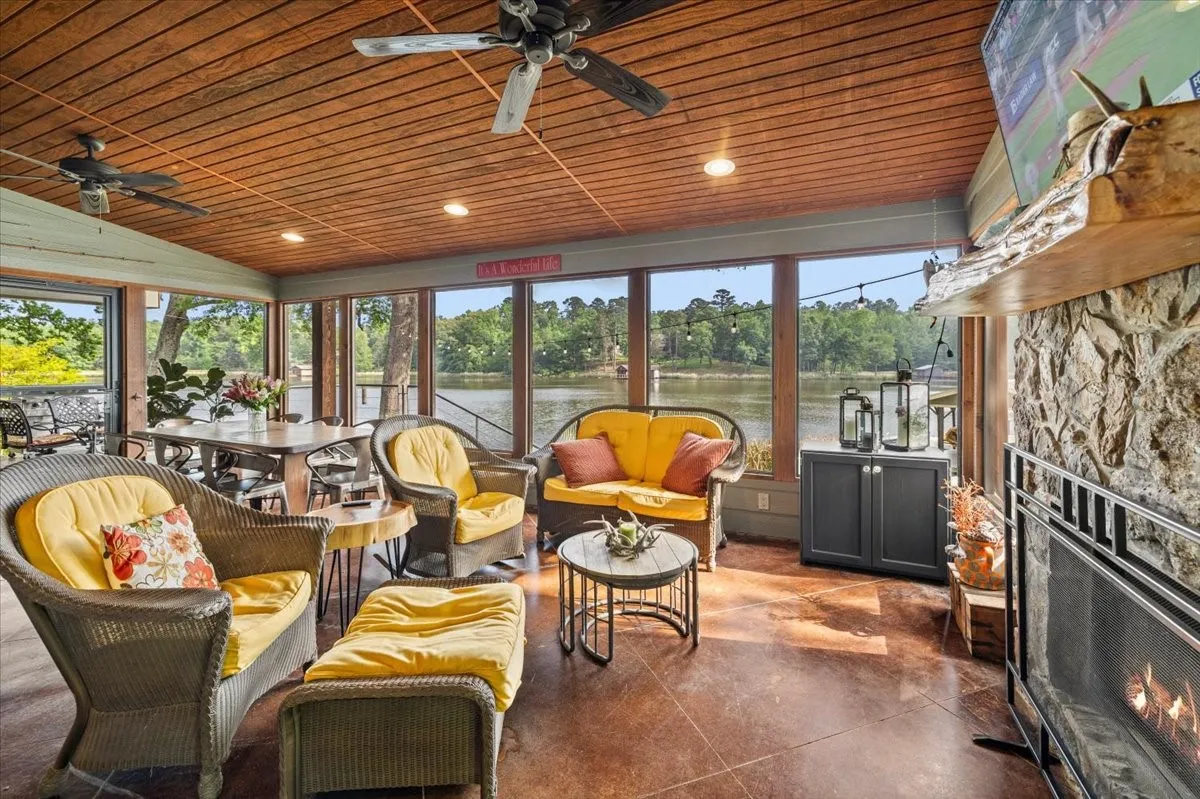 Single Family Residence For Sale in Wood County , 581 Private Road 6665, Mineola, Texas 75773, 5 Bedroom, 4 Bathroom, 2 Garage spaces, 3,289 Sqft, built in 2017, Preowned, mls#21256017, Real Estate Agent in Mineola, Homes For Sale in Wood county, Homes For Sale in Mineola, Realtor in Mineola Texas, Real Estate Brokerage Independent Realty Texas, Luminita Cordes Realtor