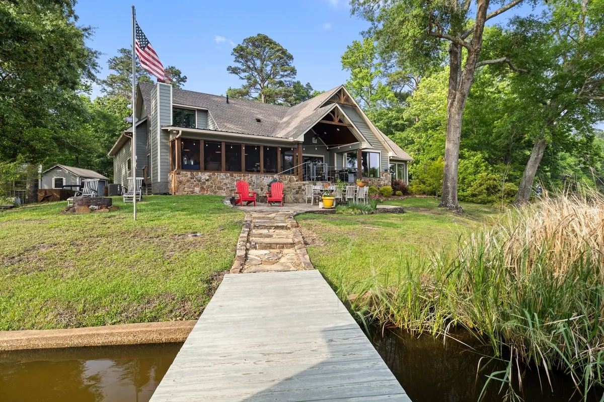 Single Family Residence For Sale in Wood County , 581 Private Road 6665, Mineola, Texas 75773, 5 Bedroom, 4 Bathroom, 2 Garage spaces, 3,289 Sqft, built in 2017, Preowned, mls#21256017, Real Estate Agent in Mineola, Homes For Sale in Wood county, Homes For Sale in Mineola, Realtor in Mineola Texas, Real Estate Brokerage Independent Realty Texas, Luminita Cordes Realtor