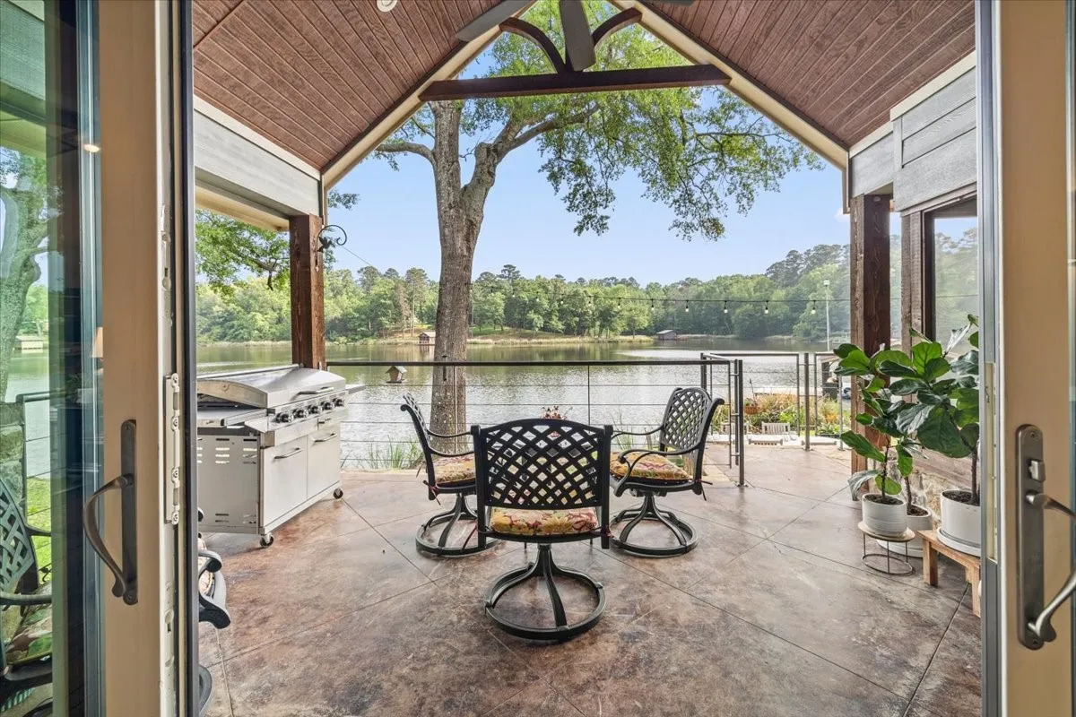 Single Family Residence For Sale in Wood County , 581 Private Road 6665, Mineola, Texas 75773, 5 Bedroom, 4 Bathroom, 2 Garage spaces, 3,289 Sqft, built in 2017, Preowned, mls#21256017, Real Estate Agent in Mineola, Homes For Sale in Wood county, Homes For Sale in Mineola, Realtor in Mineola Texas, Real Estate Brokerage Independent Realty Texas, Luminita Cordes Realtor