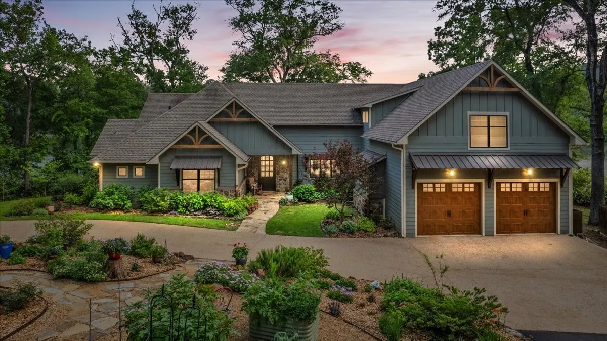 Single Family Residence For Sale in Wood County , 581 Private Road 6665, Mineola, Texas 75773, 5 Bedroom, 4 Bathroom, 2 Garage spaces, 3,289 Sqft, built in 2017, Preowned, mls#21256017, Real Estate Agent in Mineola, Homes For Sale in Wood county, Homes For Sale in Mineola, Realtor in Mineola Texas, Real Estate Brokerage Independent Realty Texas, Luminita Cordes Realtor