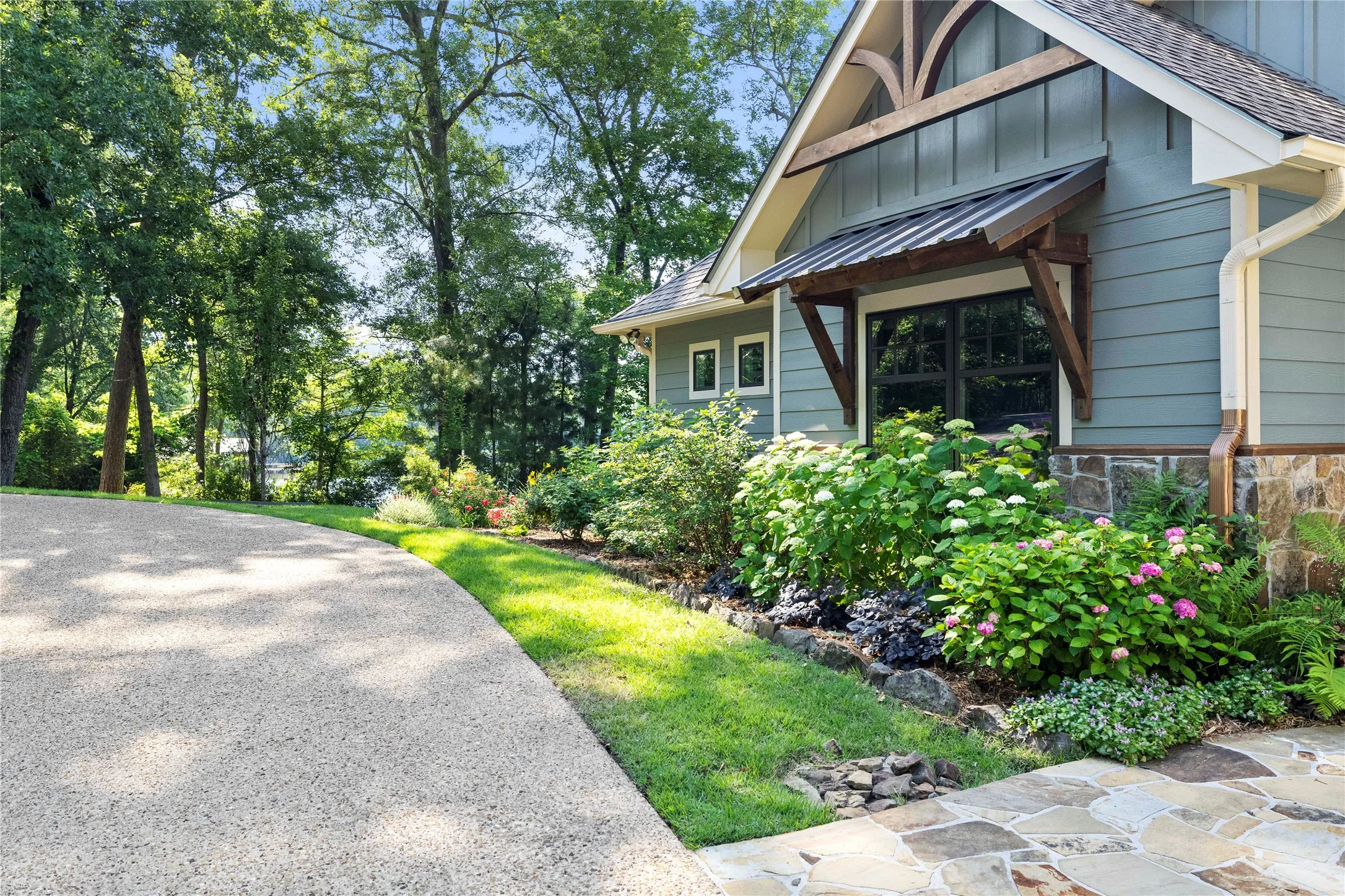 Single Family Residence For Sale in Wood County , 581 Private Road 6665, Mineola, Texas 75773, 5 Bedroom, 4 Bathroom, 2 Garage spaces, 3,289 Sqft, built in 2017, Preowned, mls#21256017, Real Estate Agent in Mineola, Homes For Sale in Wood county, Homes For Sale in Mineola, Realtor in Mineola Texas, Real Estate Brokerage Independent Realty Texas, Luminita Cordes Realtor