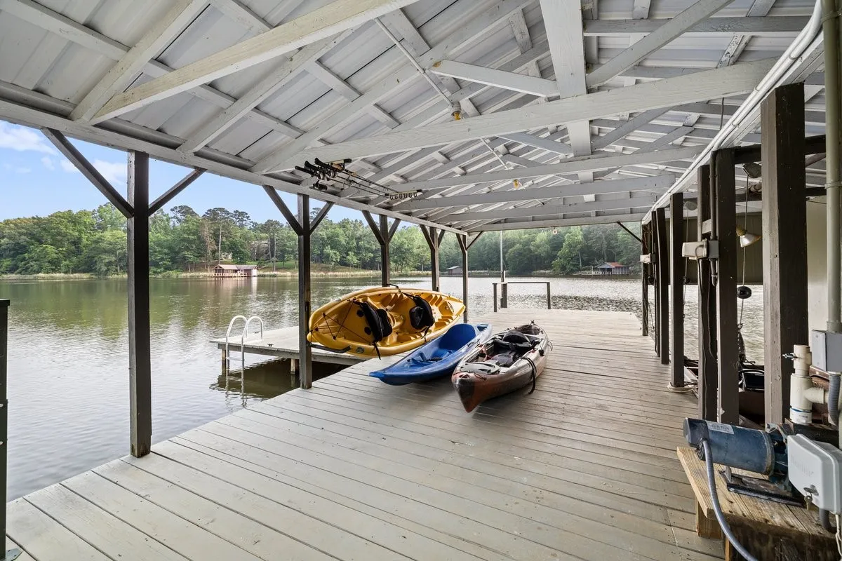 Single Family Residence For Sale in Wood County , 581 Private Road 6665, Mineola, Texas 75773, 5 Bedroom, 4 Bathroom, 2 Garage spaces, 3,289 Sqft, built in 2017, Preowned, mls#21256017, Real Estate Agent in Mineola, Homes For Sale in Wood county, Homes For Sale in Mineola, Realtor in Mineola Texas, Real Estate Brokerage Independent Realty Texas, Luminita Cordes Realtor